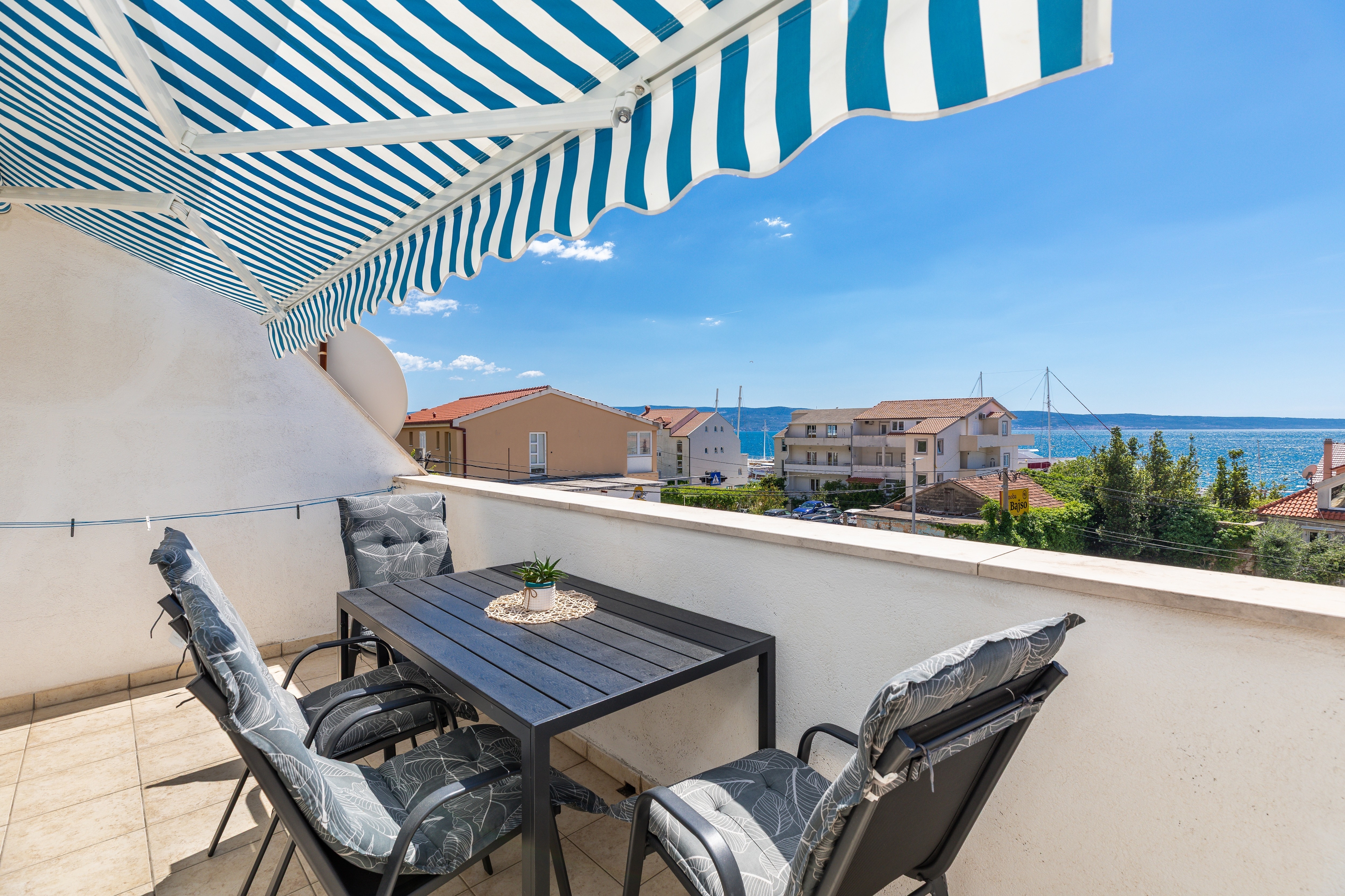 Appartement dune chambre prés de la plage Sumpetar, Omis (A-2808-b) Appartement dune chambre prés de la plage Sumpetar, Omis (A-2808-b)