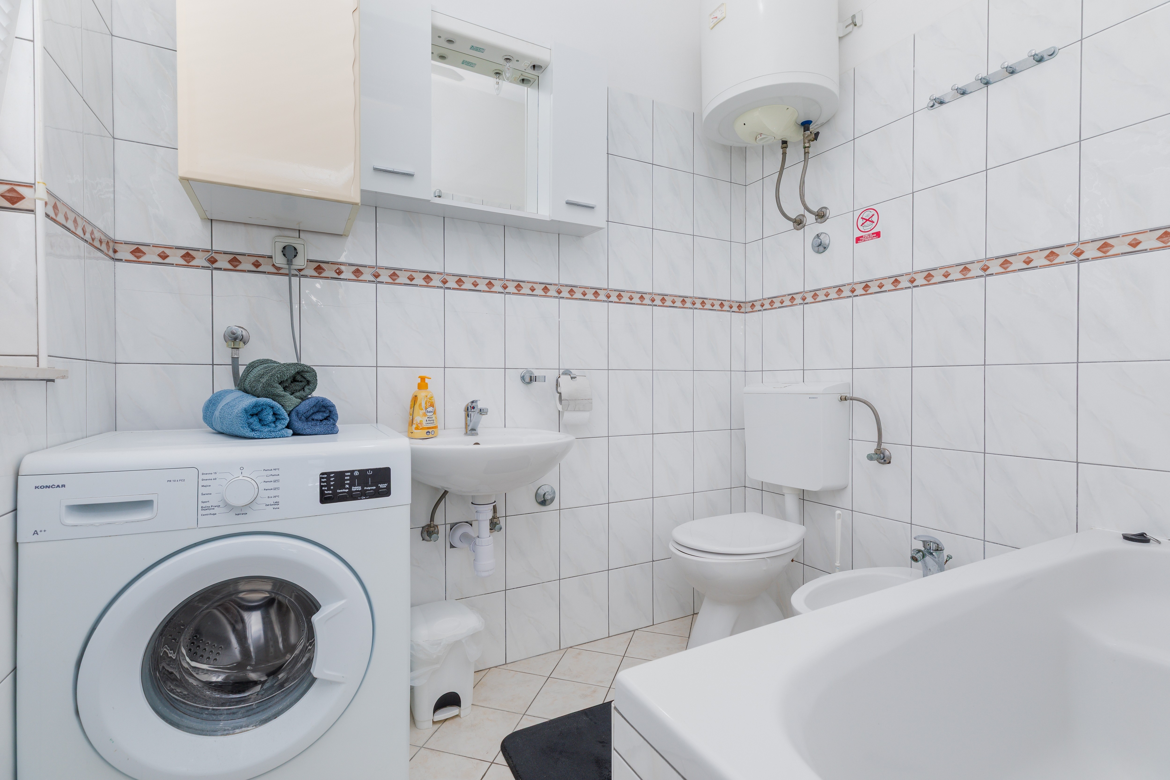 Three bedroom apartment near beach Sumpetar, Omiš  A-c