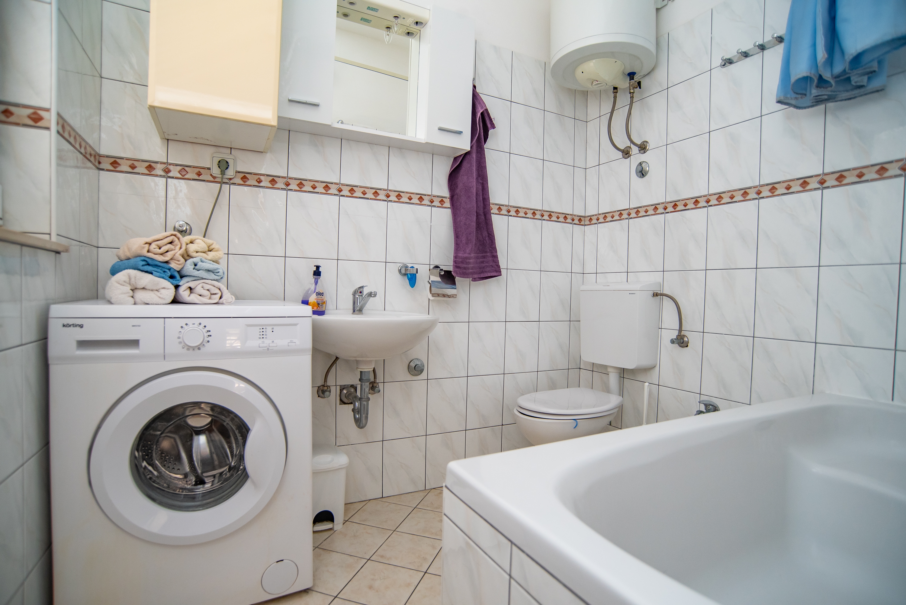 Three bedroom apartment near beach Sumpetar, Omiš  A-c