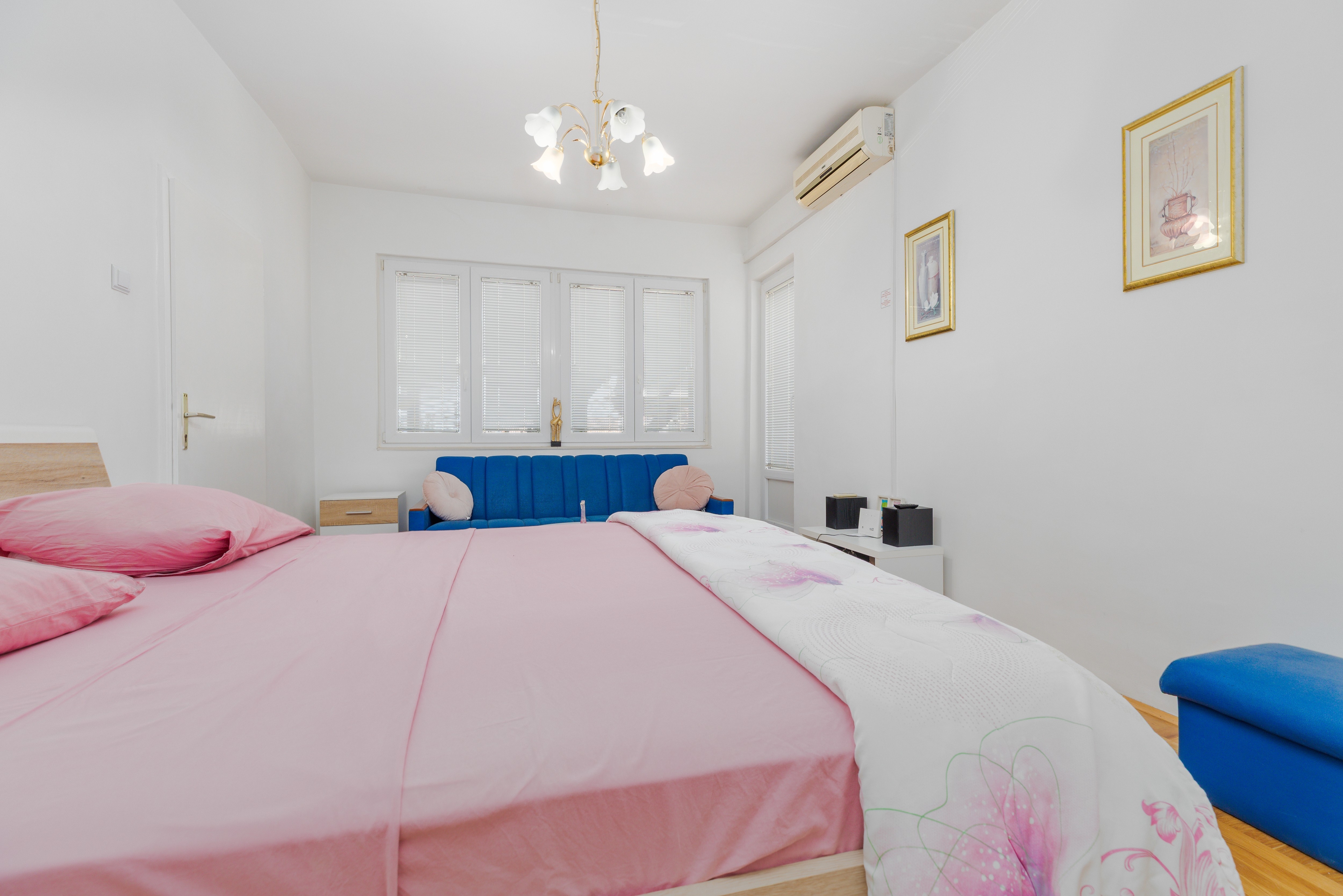 Three bedroom apartment near beach Sumpetar, Omiš  A-c