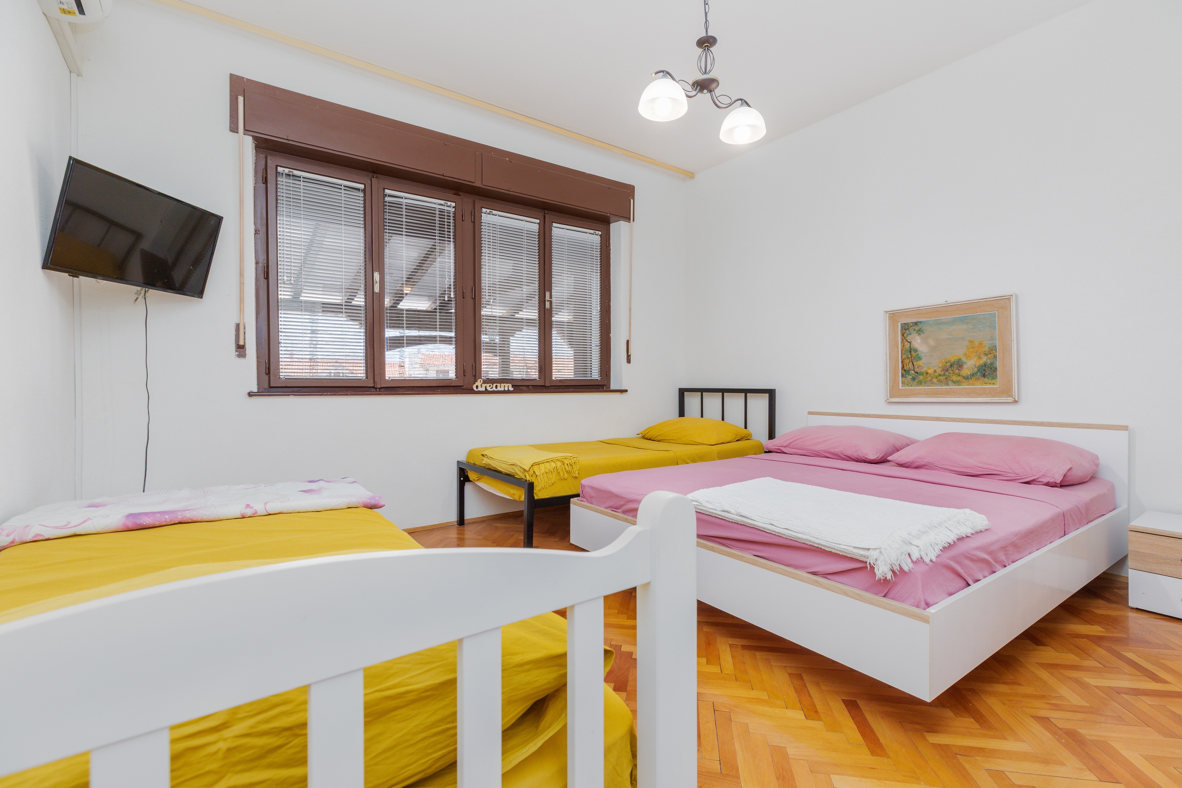 Three bedroom apartment near beach Sumpetar, Omiš  A-c
