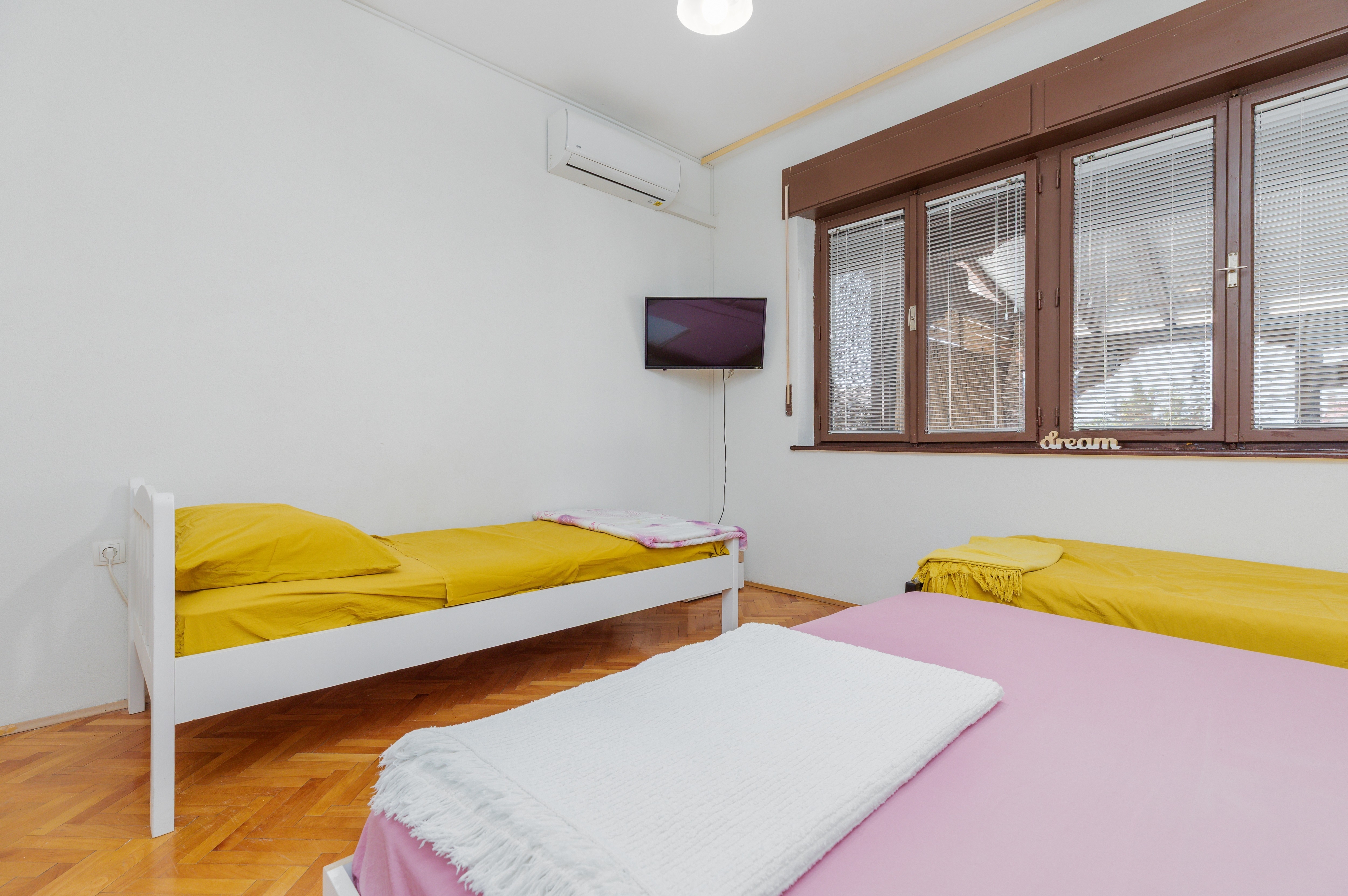 Three bedroom apartment near beach Sumpetar, Omiš  A-c