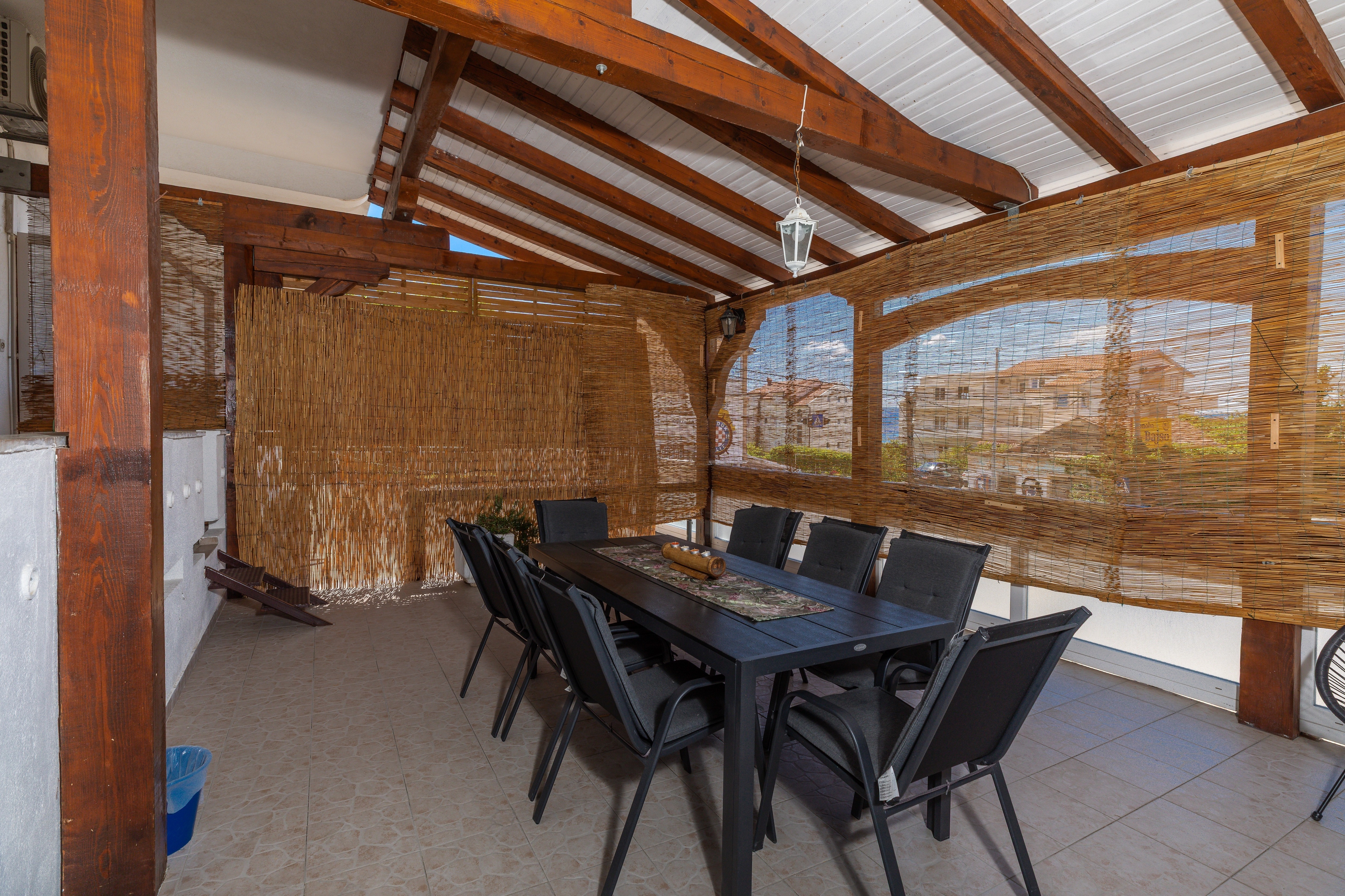 Three bedroom apartment near beach Sumpetar, Omiš  A-c