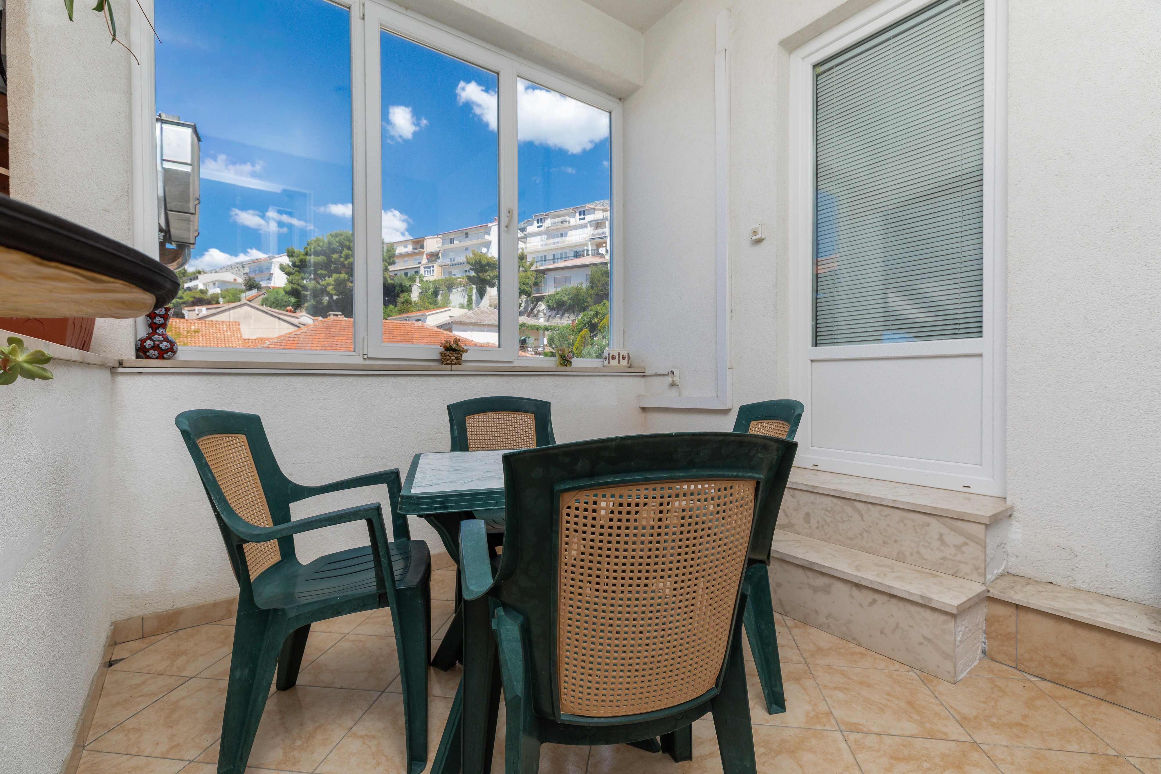 Three bedroom apartment near beach Sumpetar, Omiš  A-c