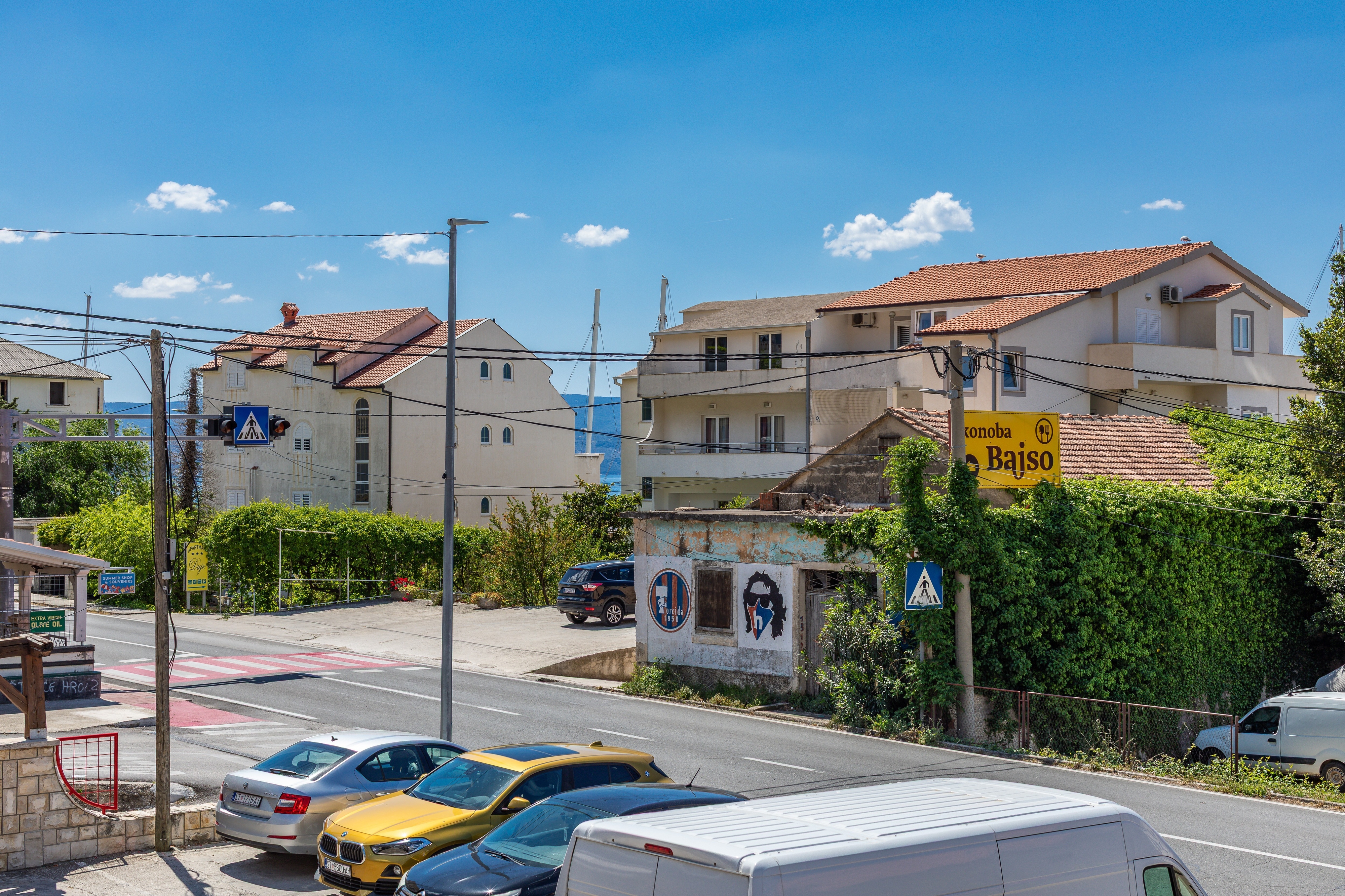 Three bedroom apartment near beach Sumpetar, Omiš  A-c