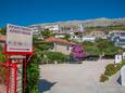 Parking lot Sumpetar, Omiš, Parking lot 2808 - Apartments near sea with pebble beach.