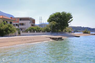 Orij, Omiš, Szálláshely 2809 - Apartmanok a tenger közelében kavicsos stranddal.