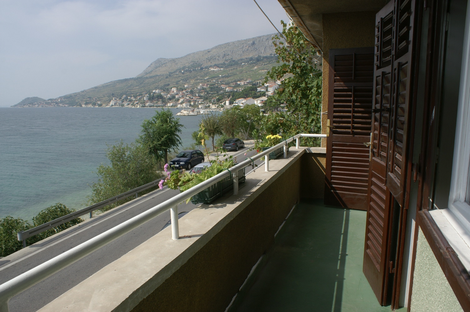 Three bedroom apartment near beach Mali Rat, Omiš  A-a