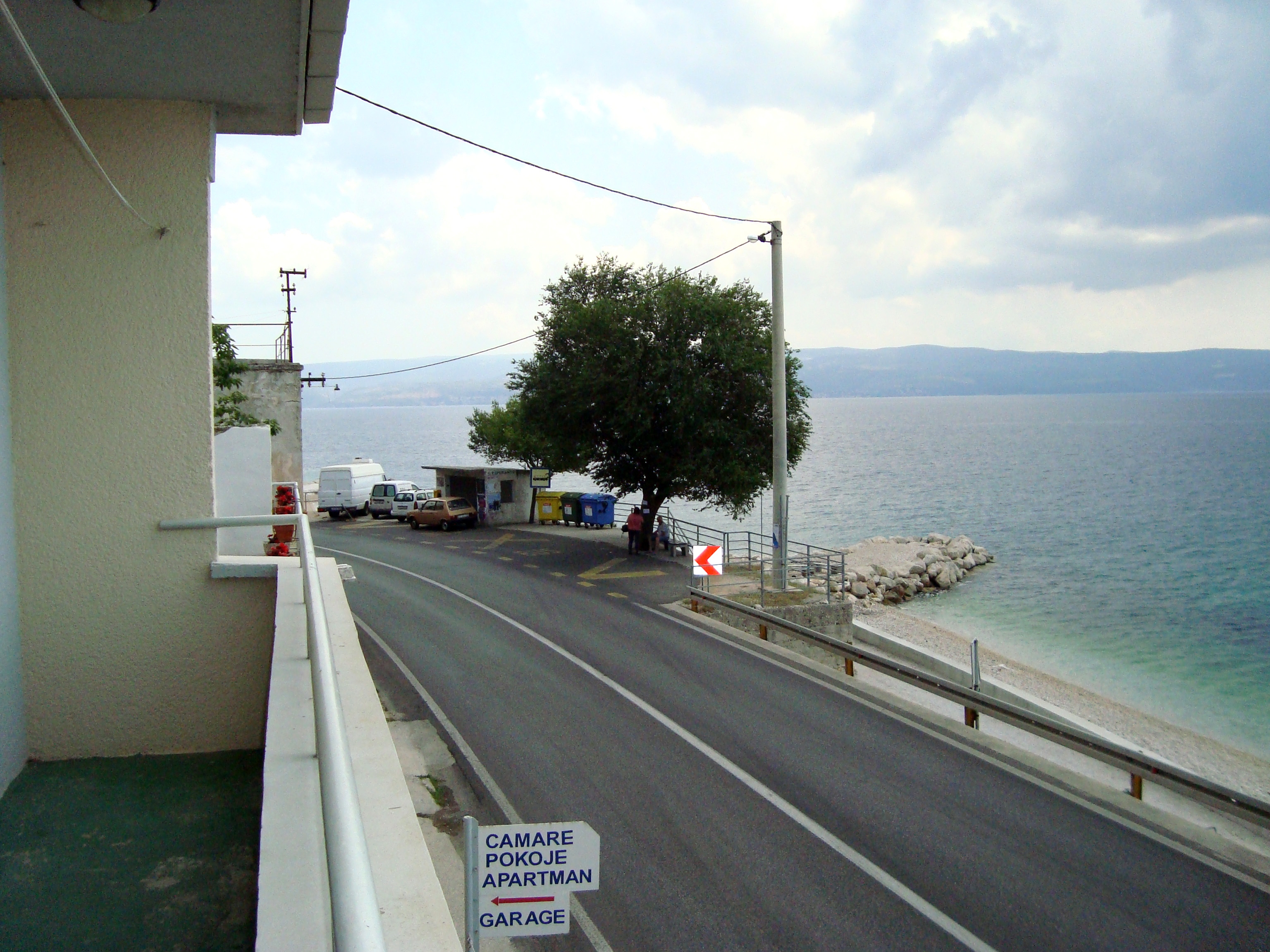 Three bedroom apartment near beach Mali Rat, Omiš  A-a
