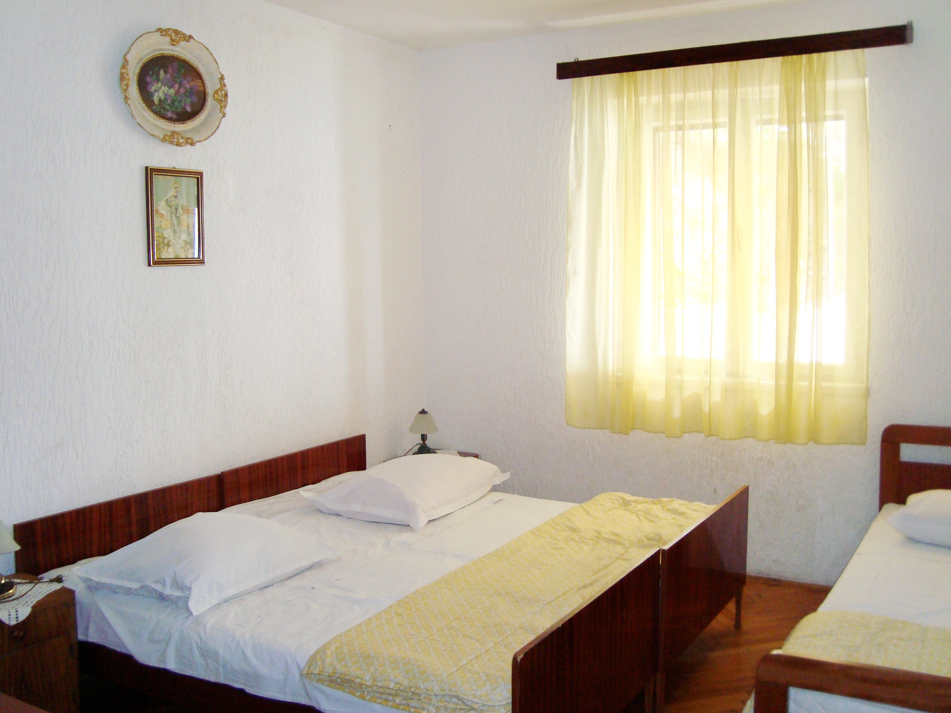 Three bedroom apartment near beach Mali Rat, Omiš  A-a