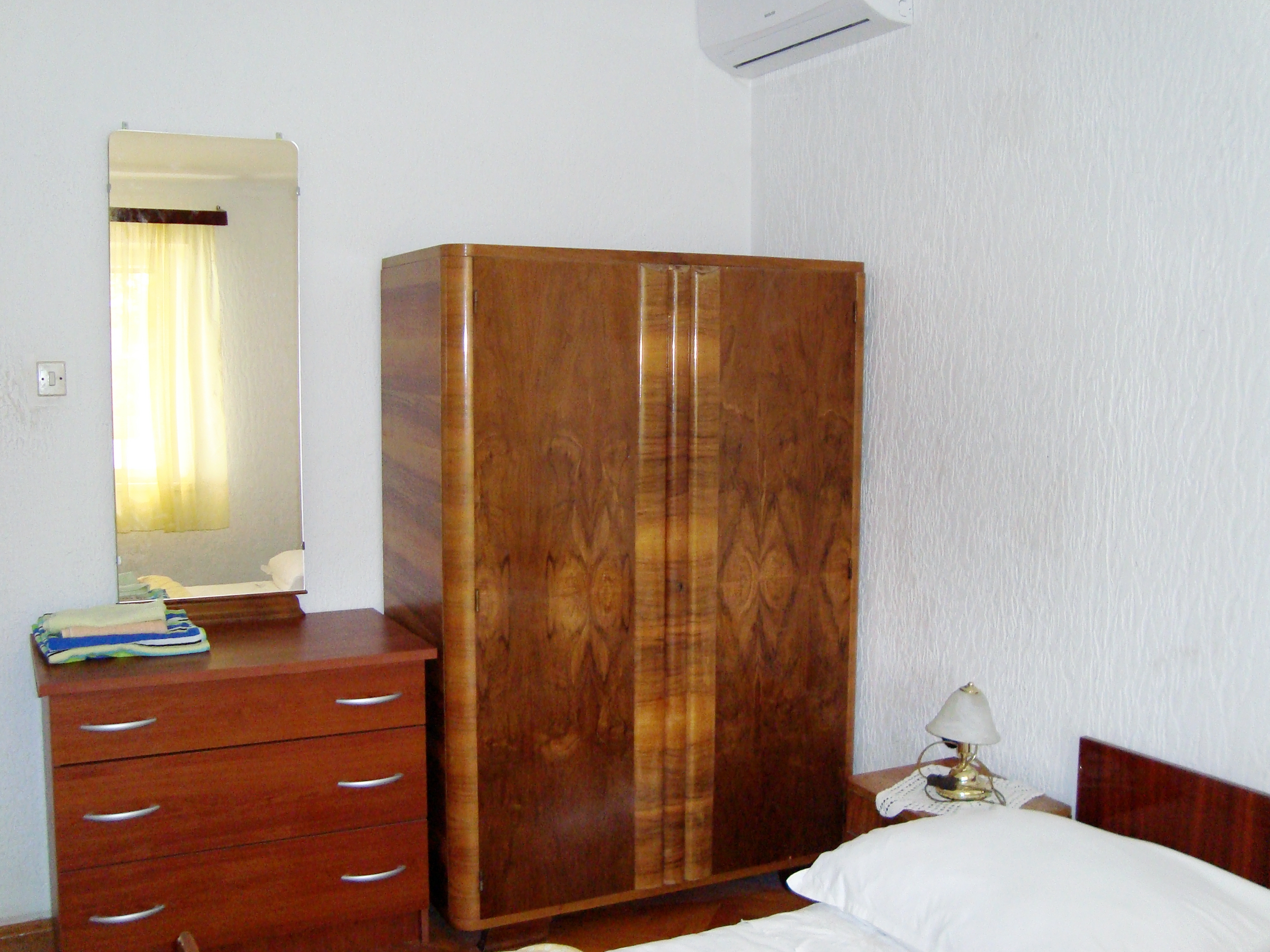 Three bedroom apartment near beach Mali Rat, Omiš  A-a