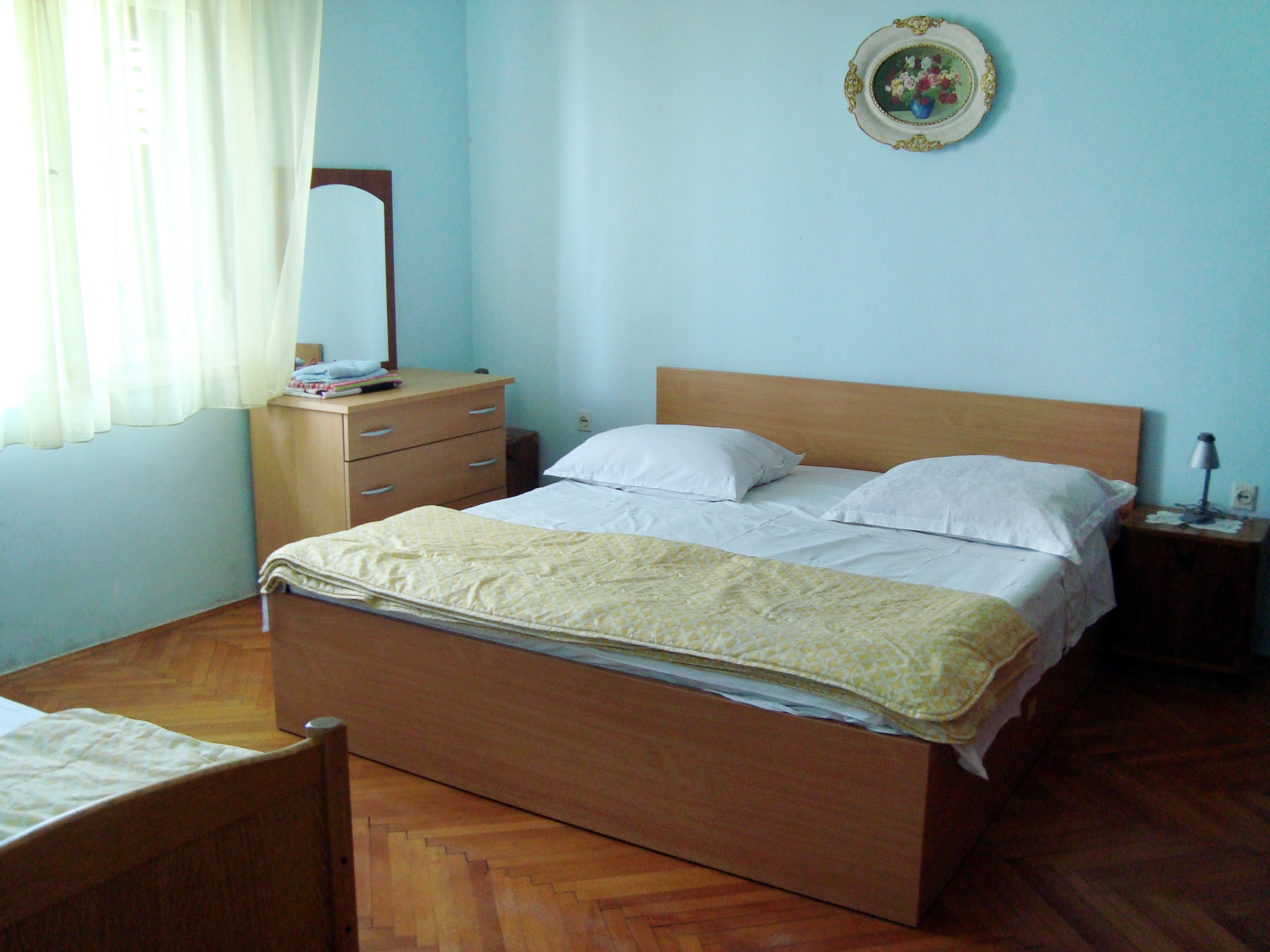 Three bedroom apartment near beach Mali Rat, Omiš  A-a