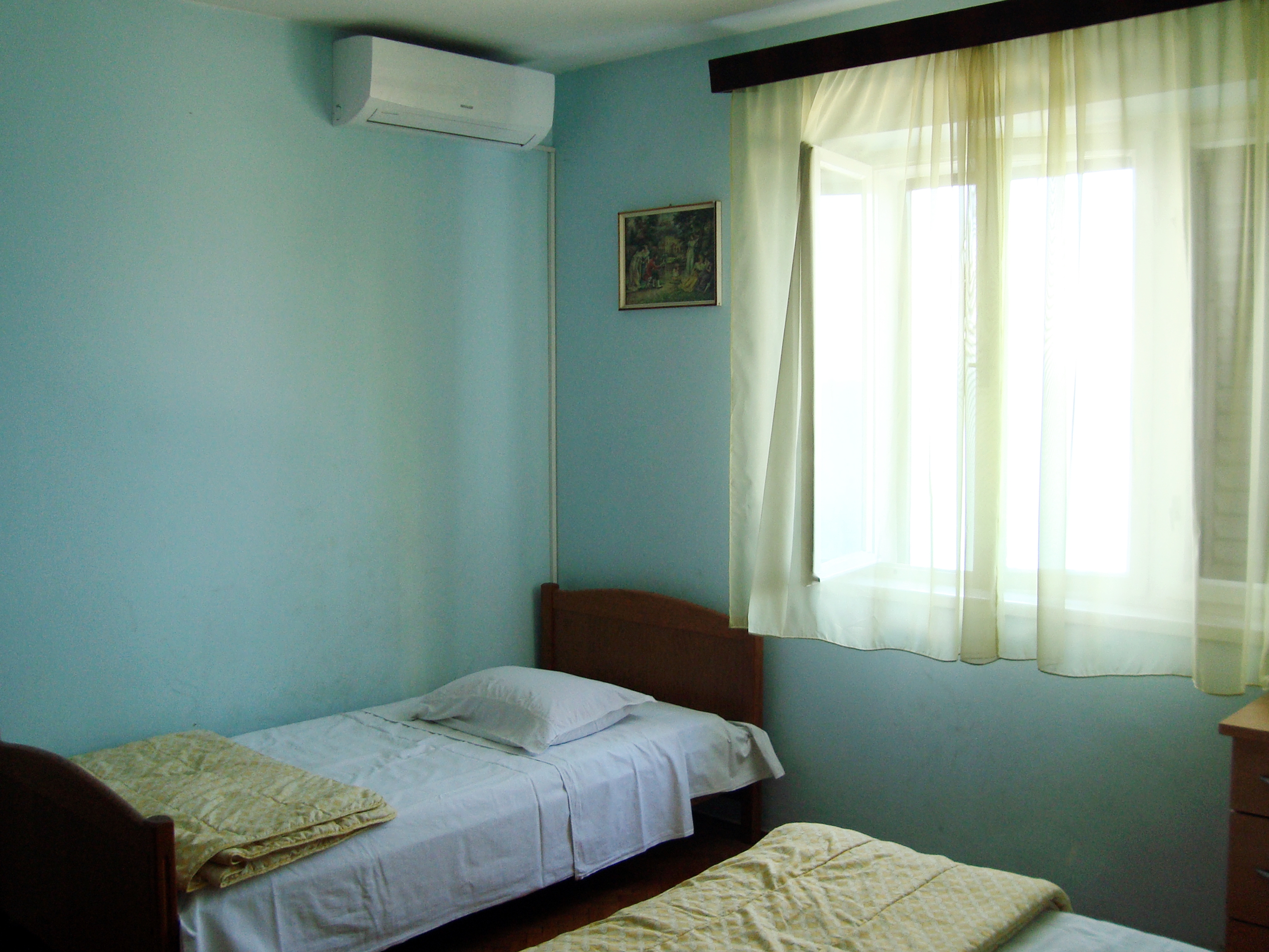 Three bedroom apartment near beach Mali Rat, Omiš  A-a