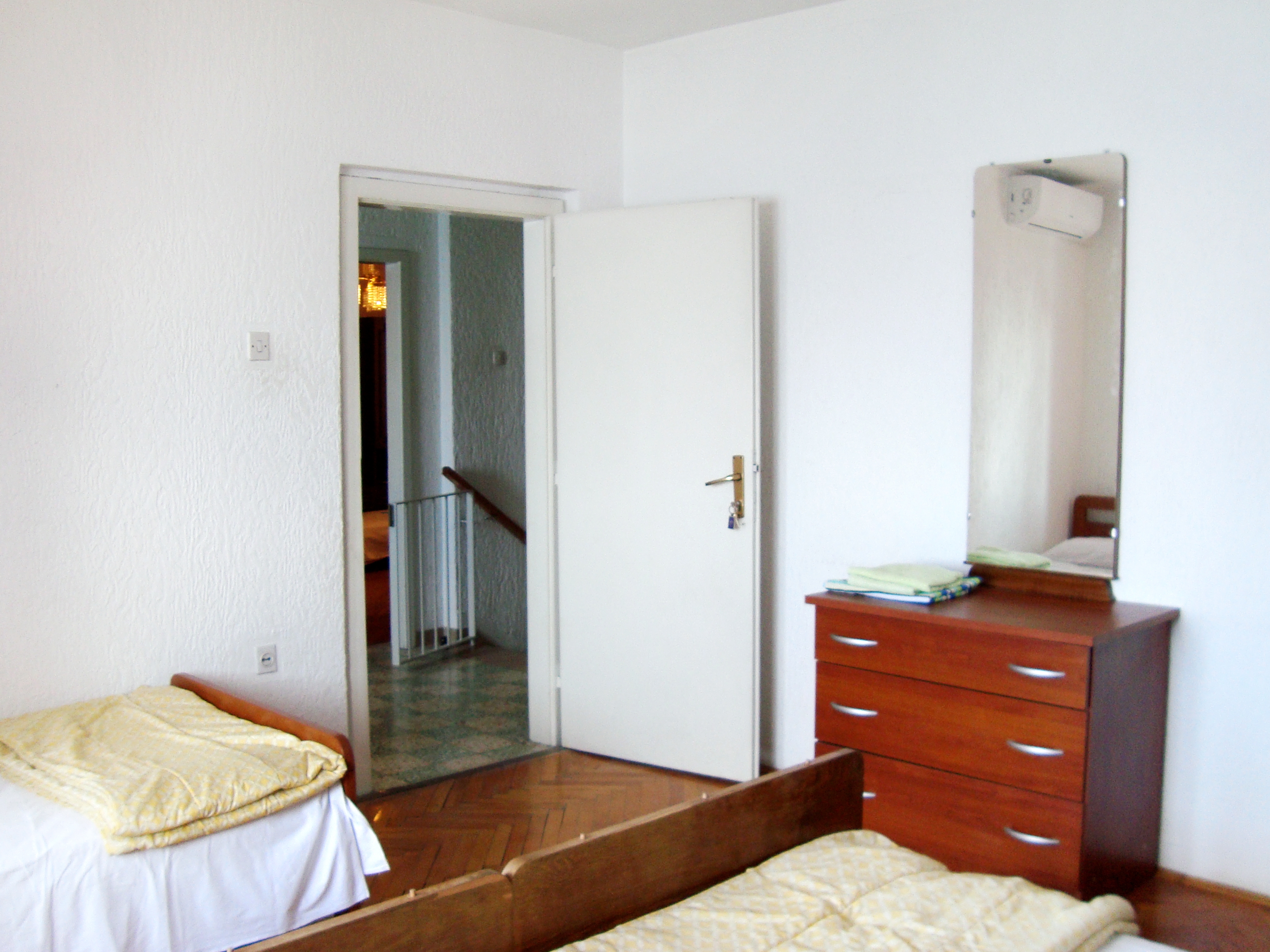 Three bedroom apartment near beach Mali Rat, Omiš  A-a