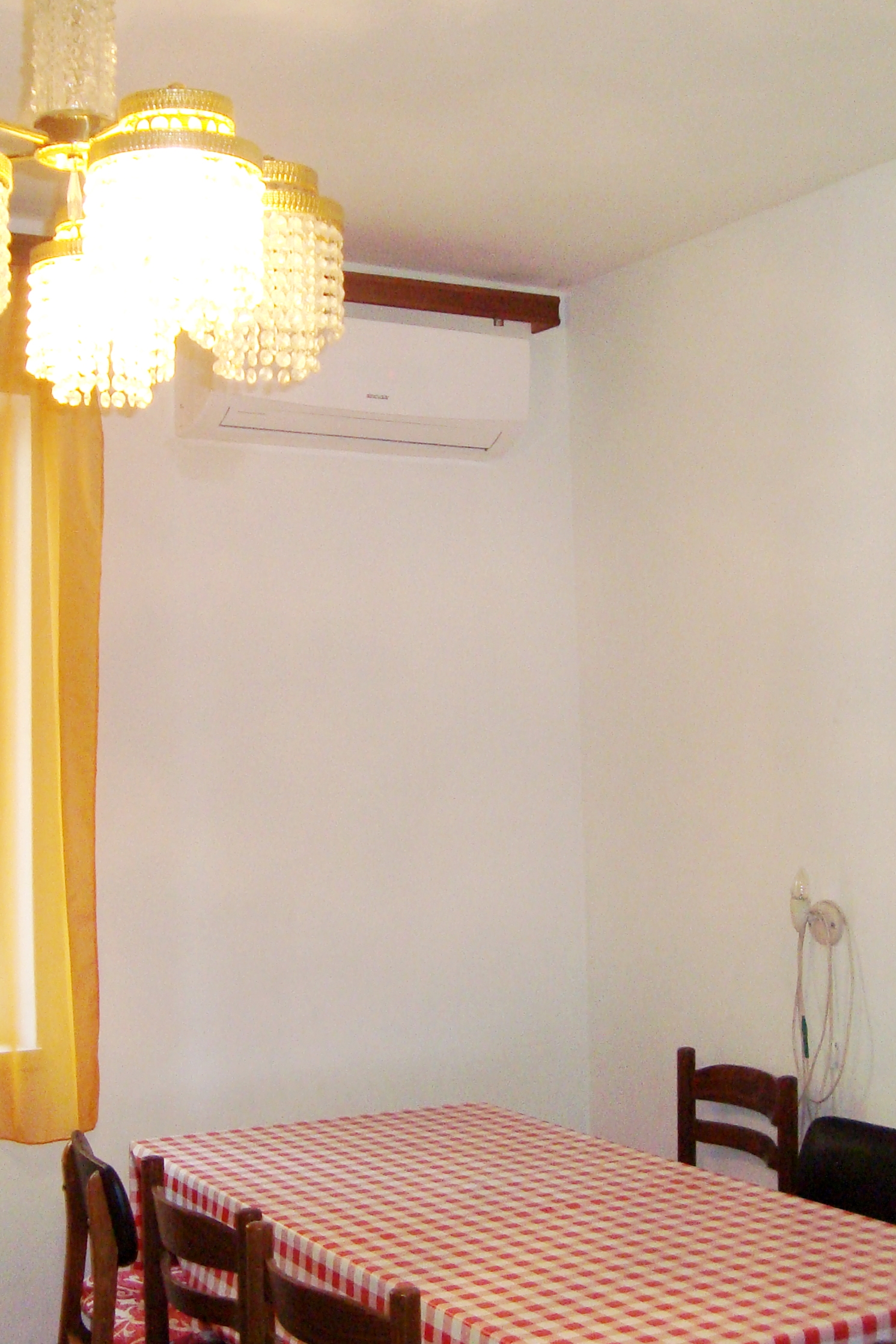 Three bedroom apartment near beach Mali Rat, Omiš  A-a