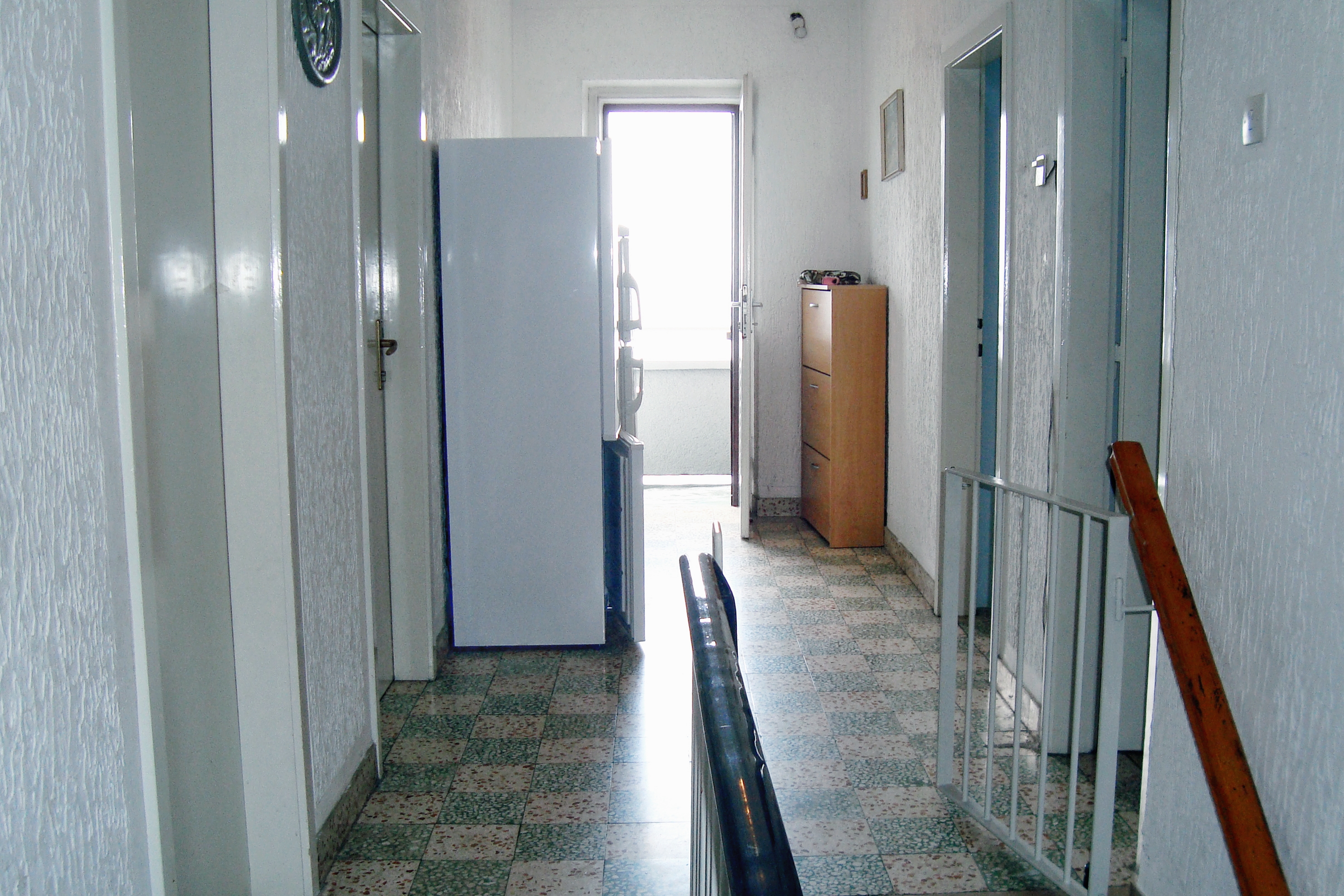 Three bedroom apartment near beach Mali Rat, Omiš  A-a