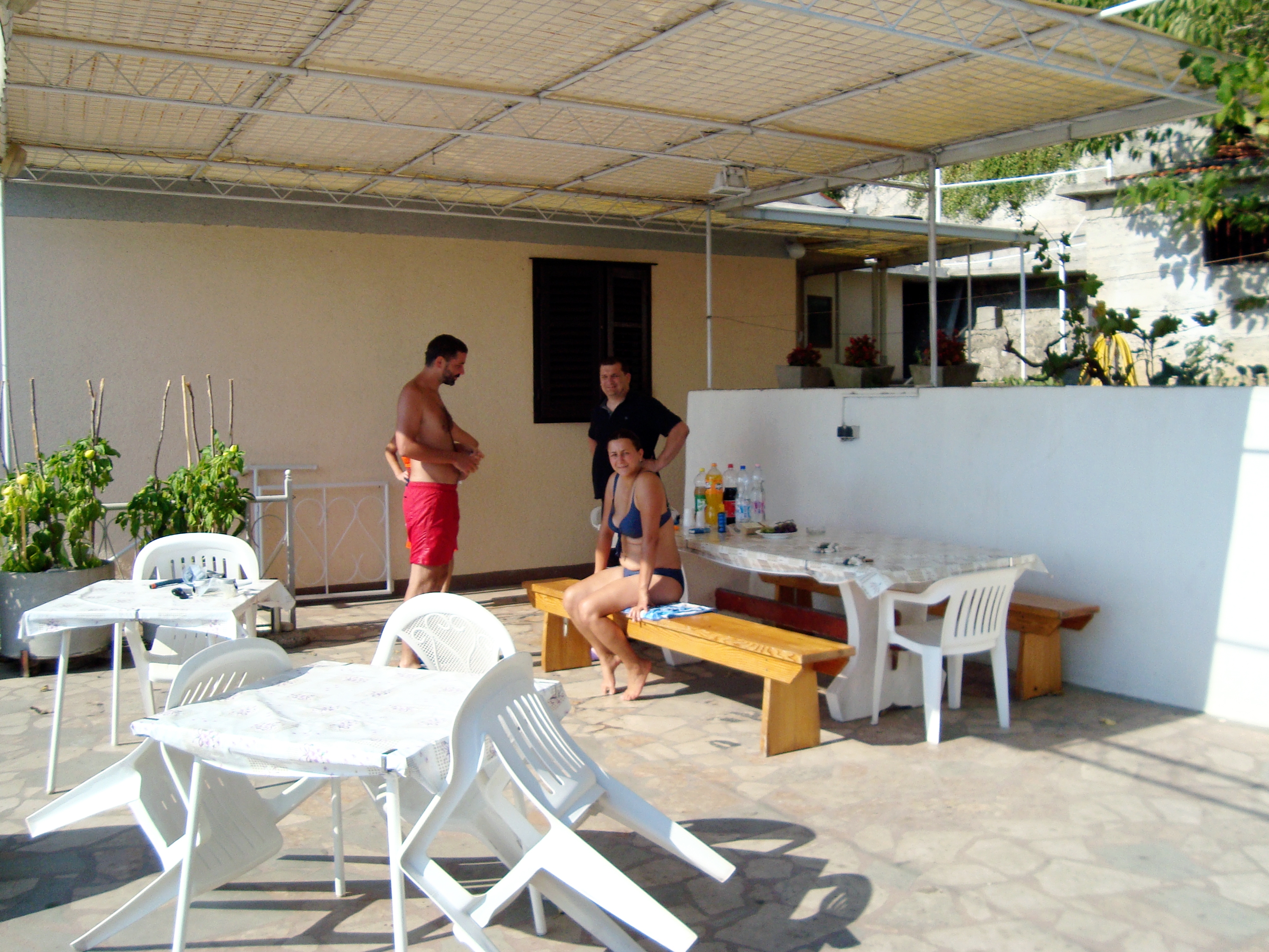Three bedroom apartment near beach Mali Rat, Omiš  A-a