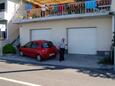 Parking lot Mali Rat, Omiš, Parking lot 2811 - Apartments near sea with pebble beach.