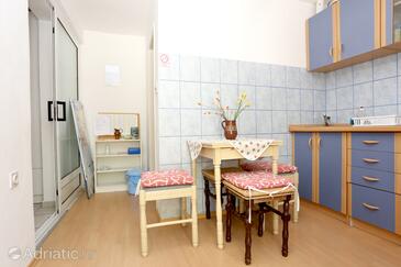 Dining room Mimice, Dining room in the apartment, dopusteni kucni ljubimci i WIFI.