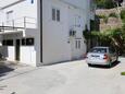 Parking lot Mimice, Omiš, Parking lot 2813 - Apartments near sea with pebble beach.