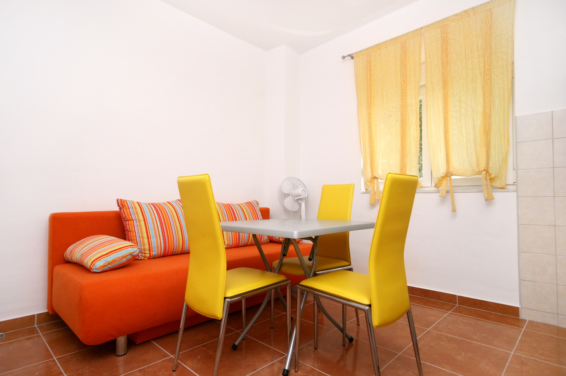 One bedroom apartment near beach Zaostrog, Makarska (A-2816-c)