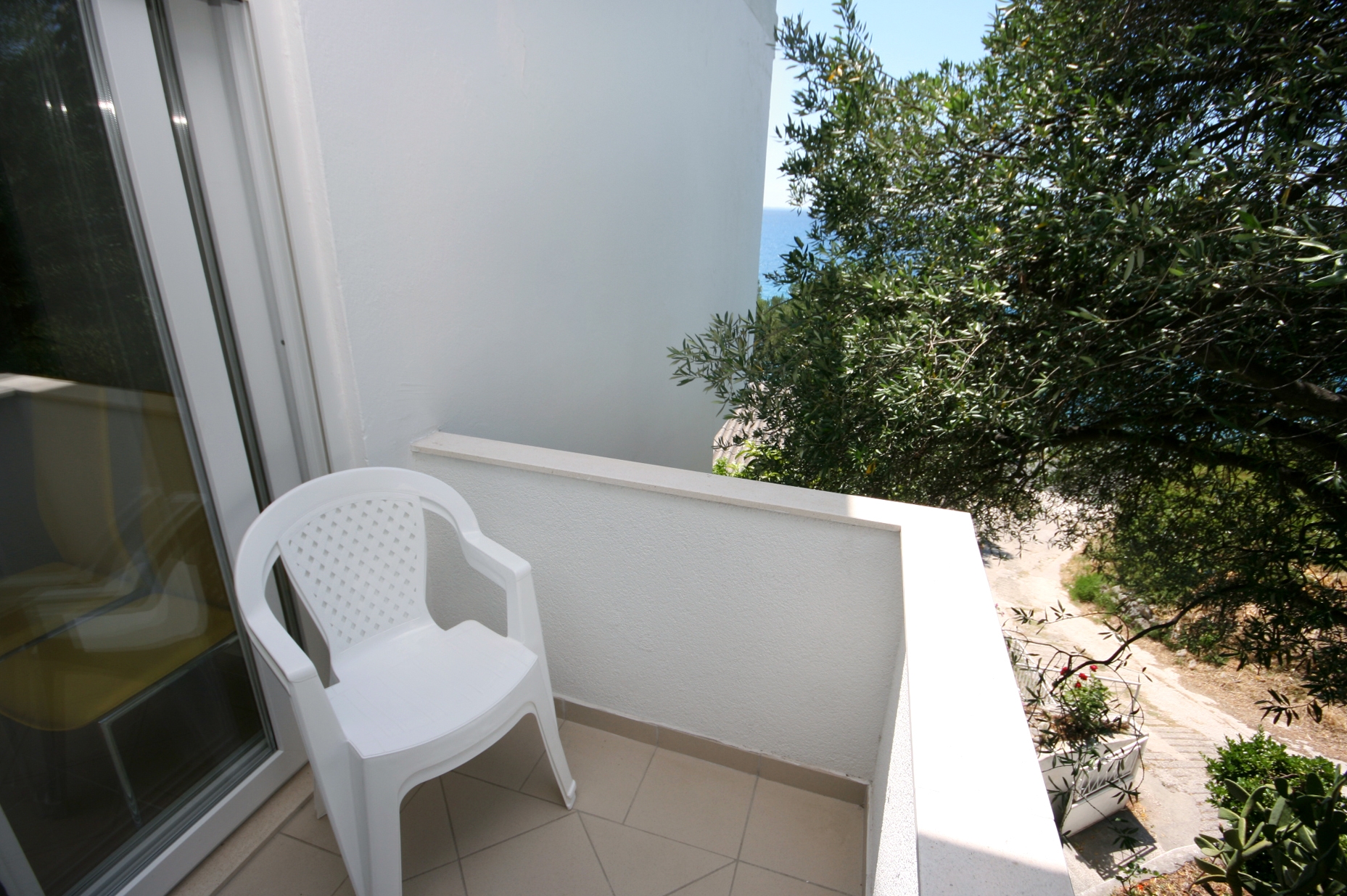 One bedroom apartment near beach Zaostrog, Makarska  A-d