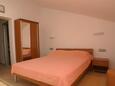 Dormitorio Zaostrog, Dormitorio in the studio-apartment, air condition available y WiFi.