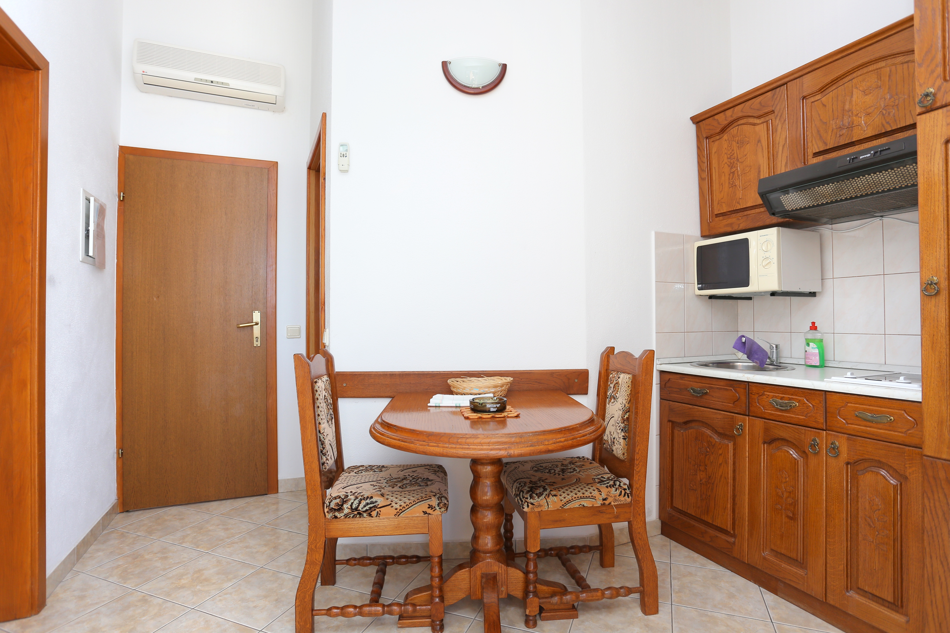 One bedroom apartment with balcony and sea view Stanići, Omiš (A-2818-c) One bedroom apartment with balcony and sea view Stanići, Omiš (A-2818-c)