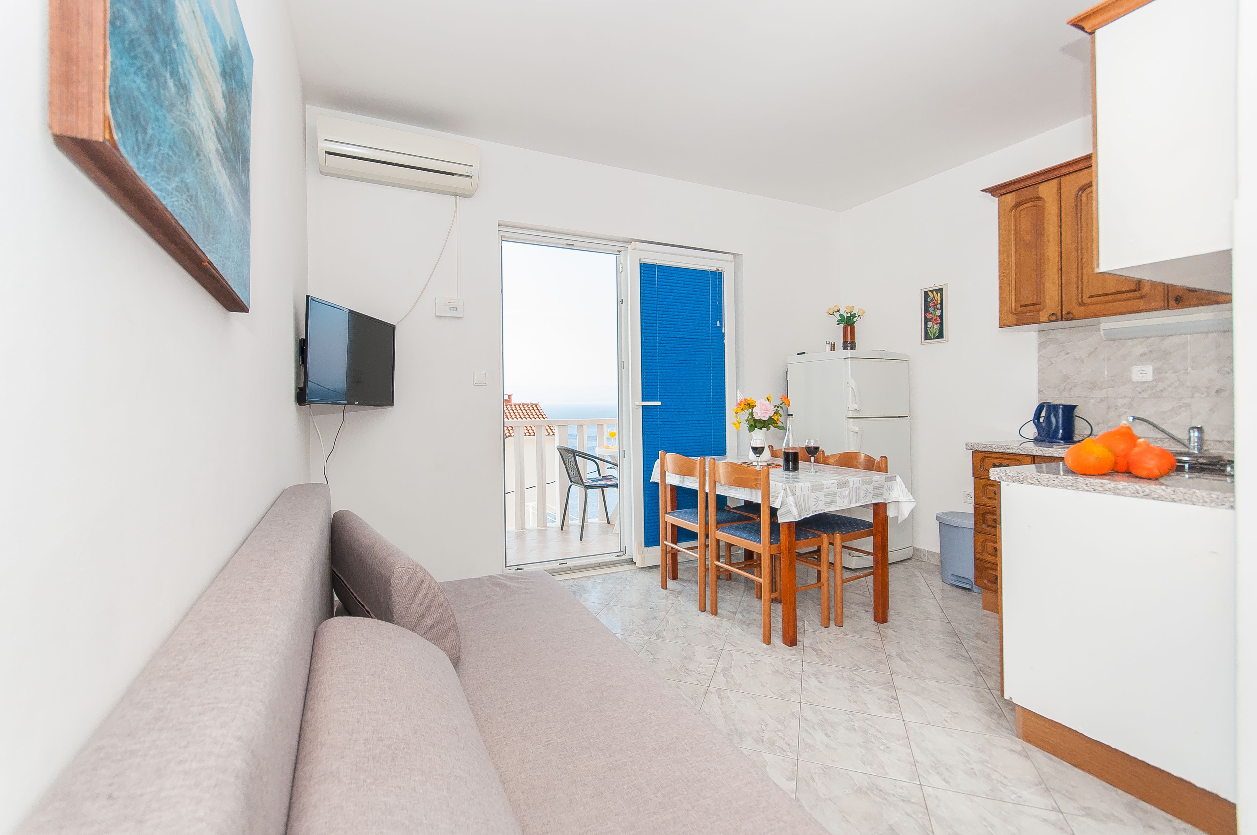 One bedroom apartment with terrace and sea view Pisak, Omiš (A-2827-a)