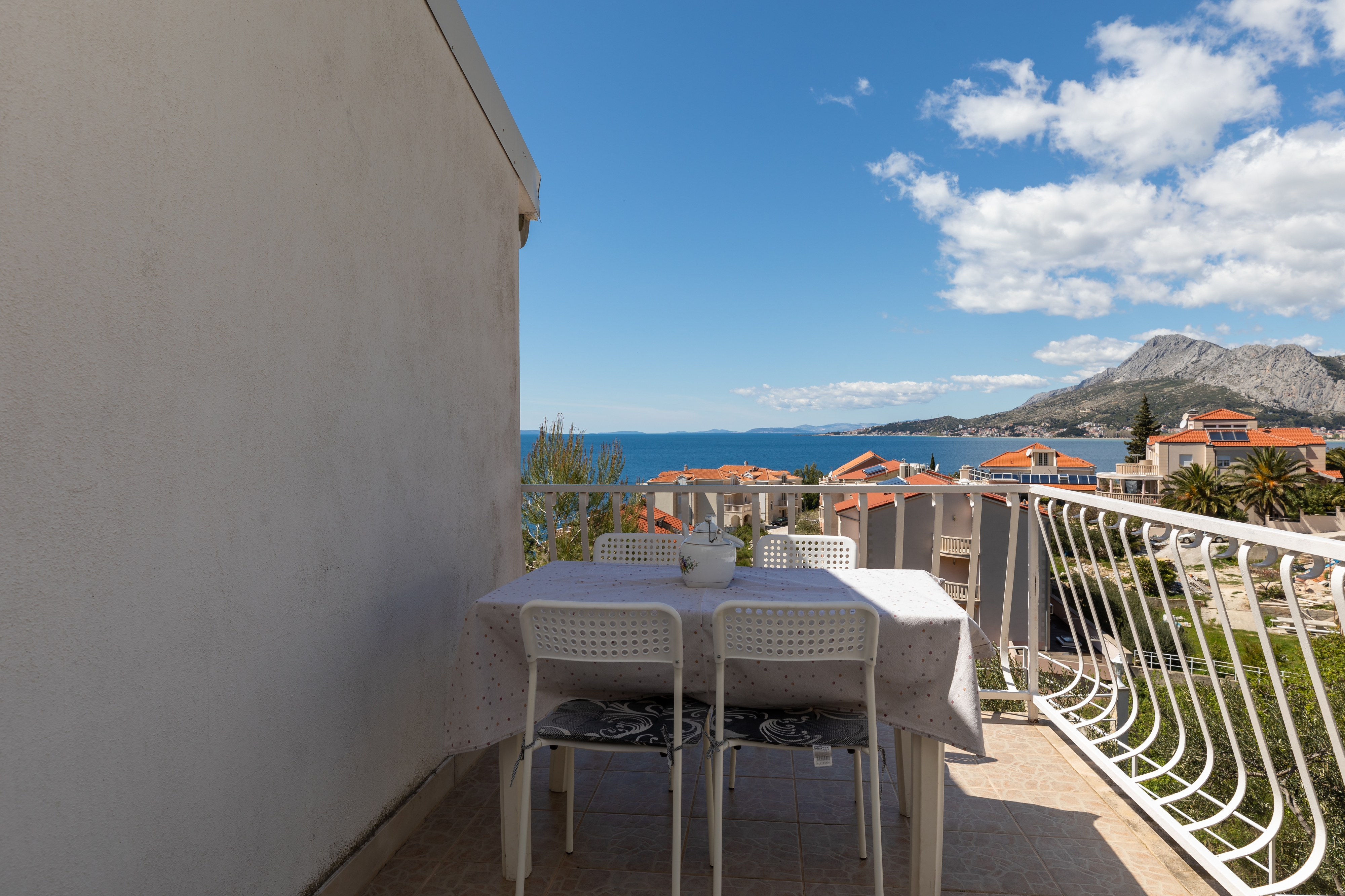 One bedroom apartment with terrace and sea view Nemira, Omiš  A-b