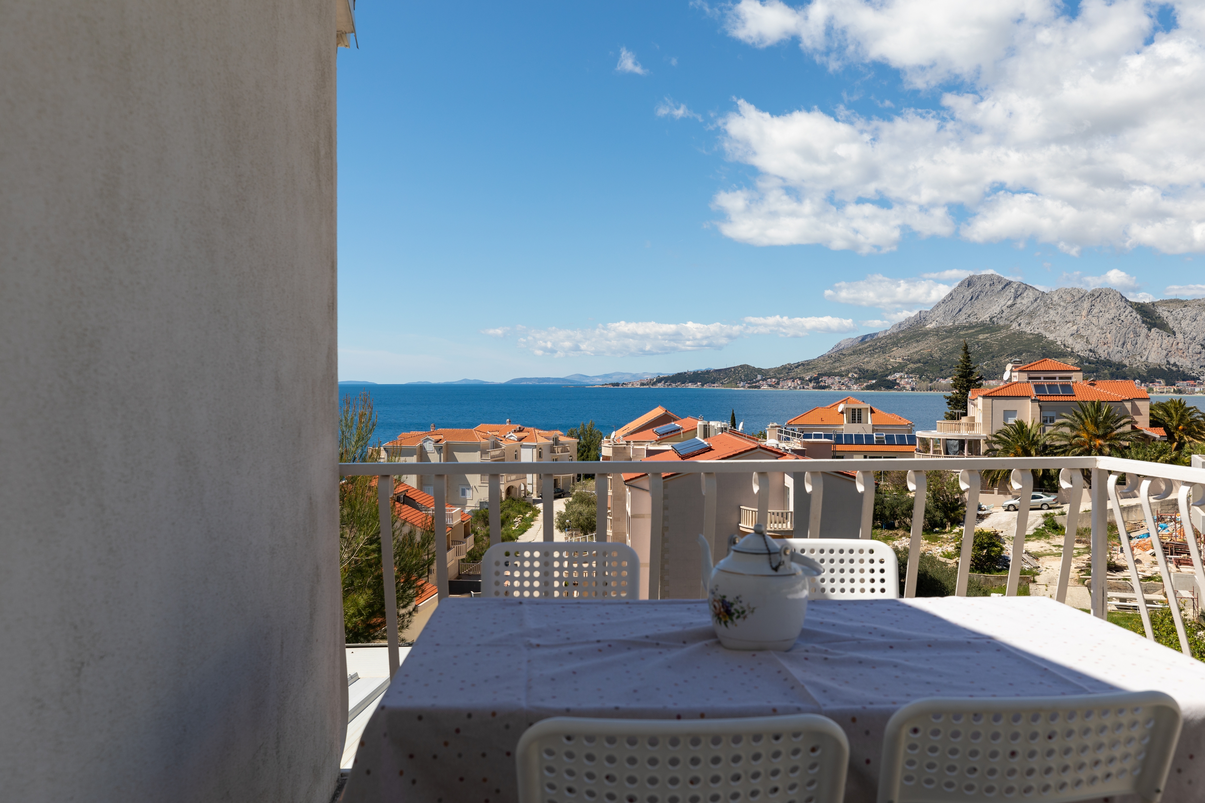 One bedroom apartment with terrace and sea view Nemira, Omiš  A-b