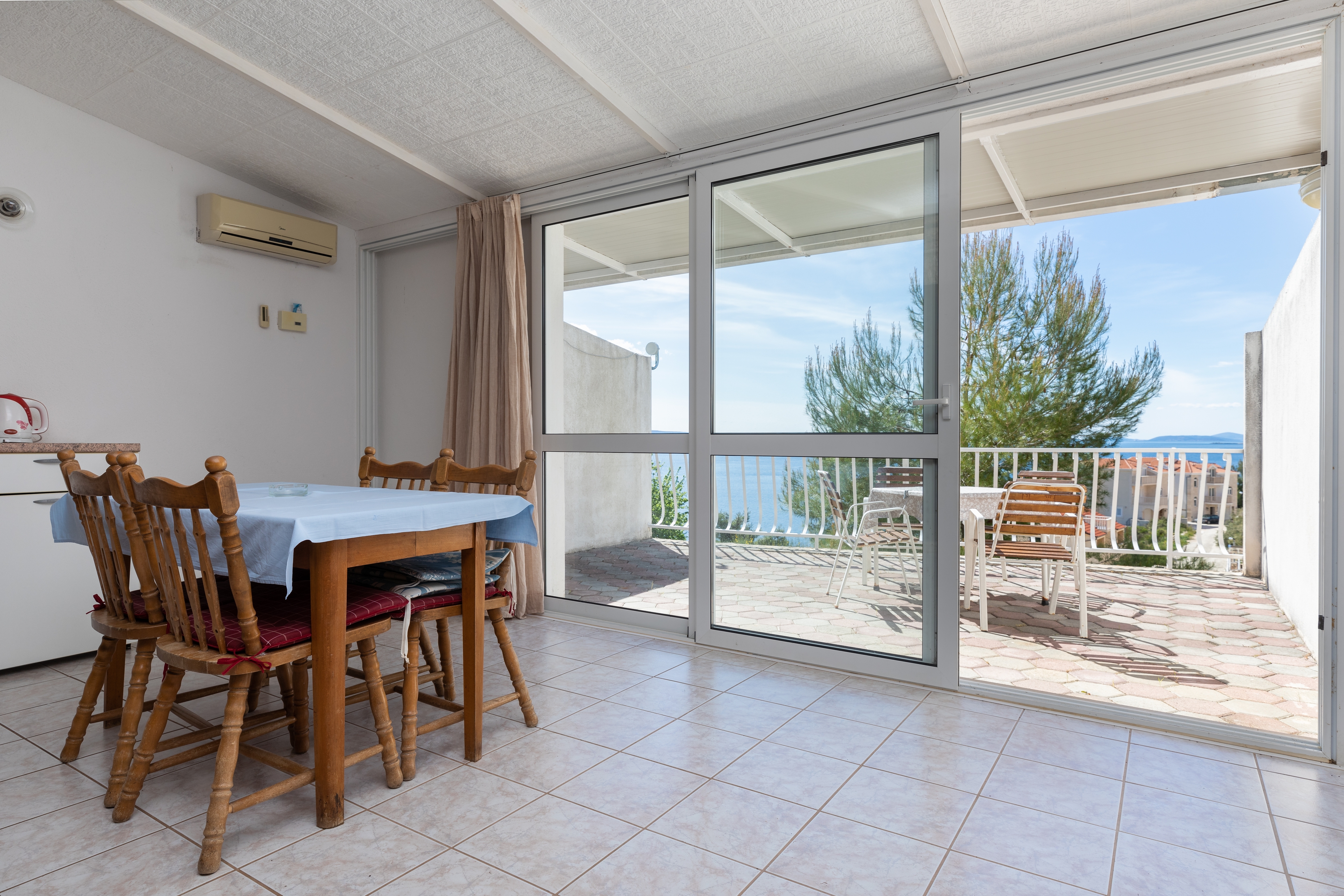 One bedroom apartment with balcony and sea view Nemira, Omiš  A-a
