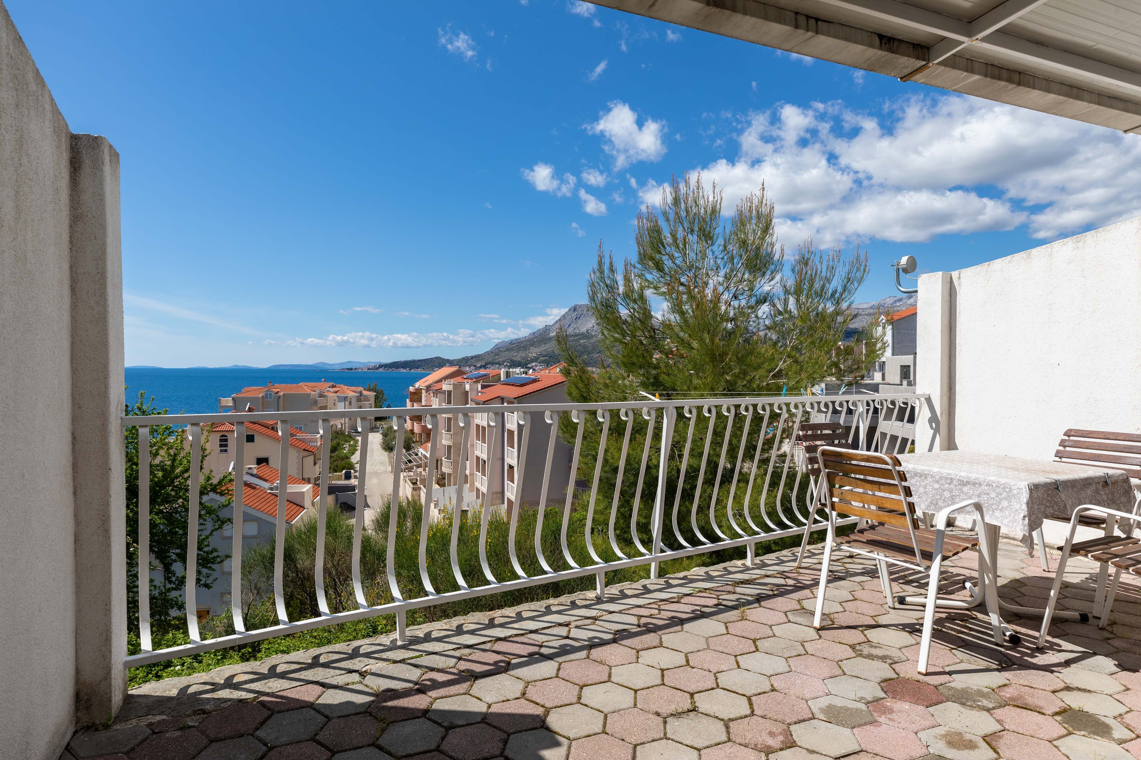 One bedroom apartment with terrace and sea view Nemira, Omiš (A-2828-e)