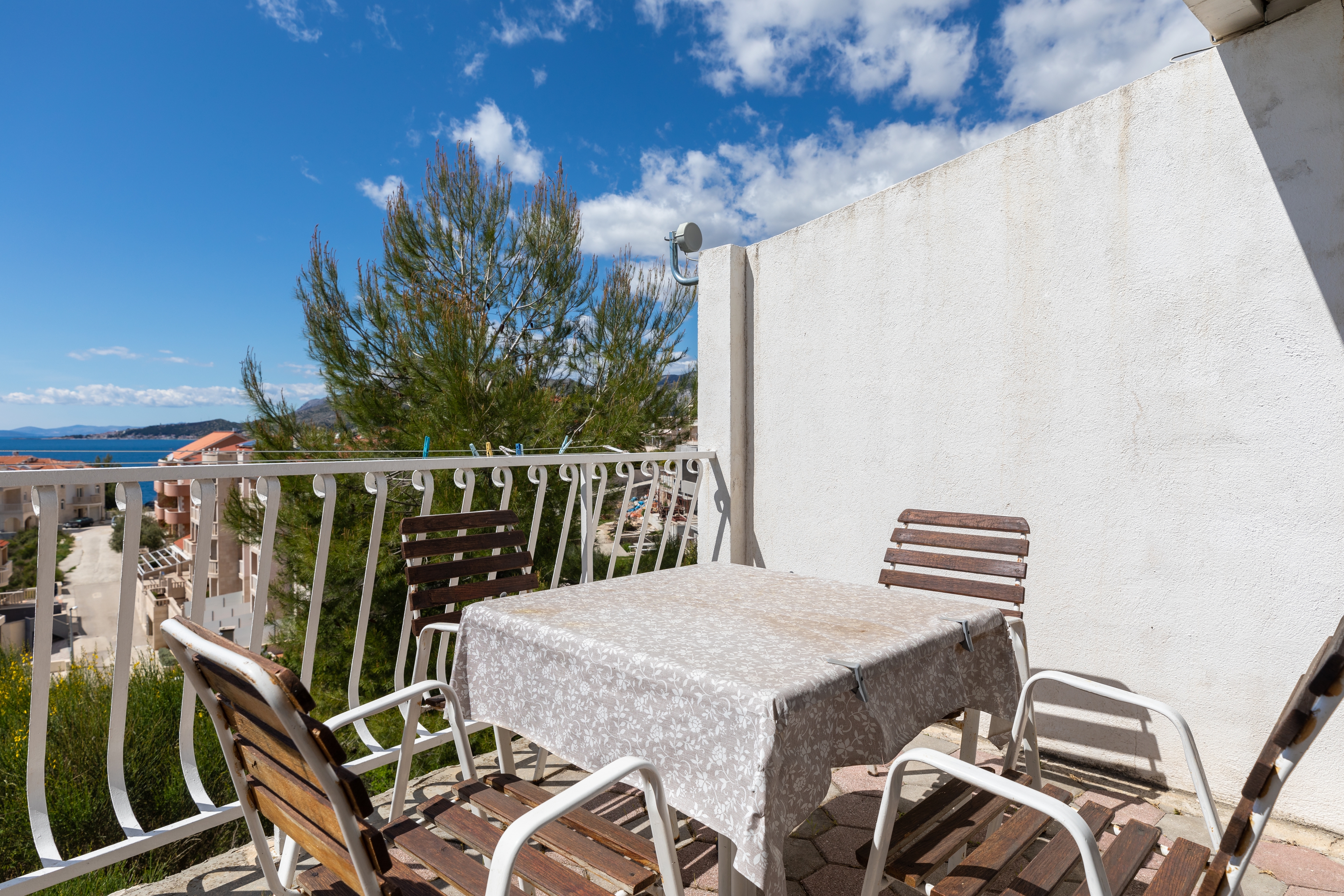 One bedroom apartment with terrace and sea view Nemira, Omiš  A-e