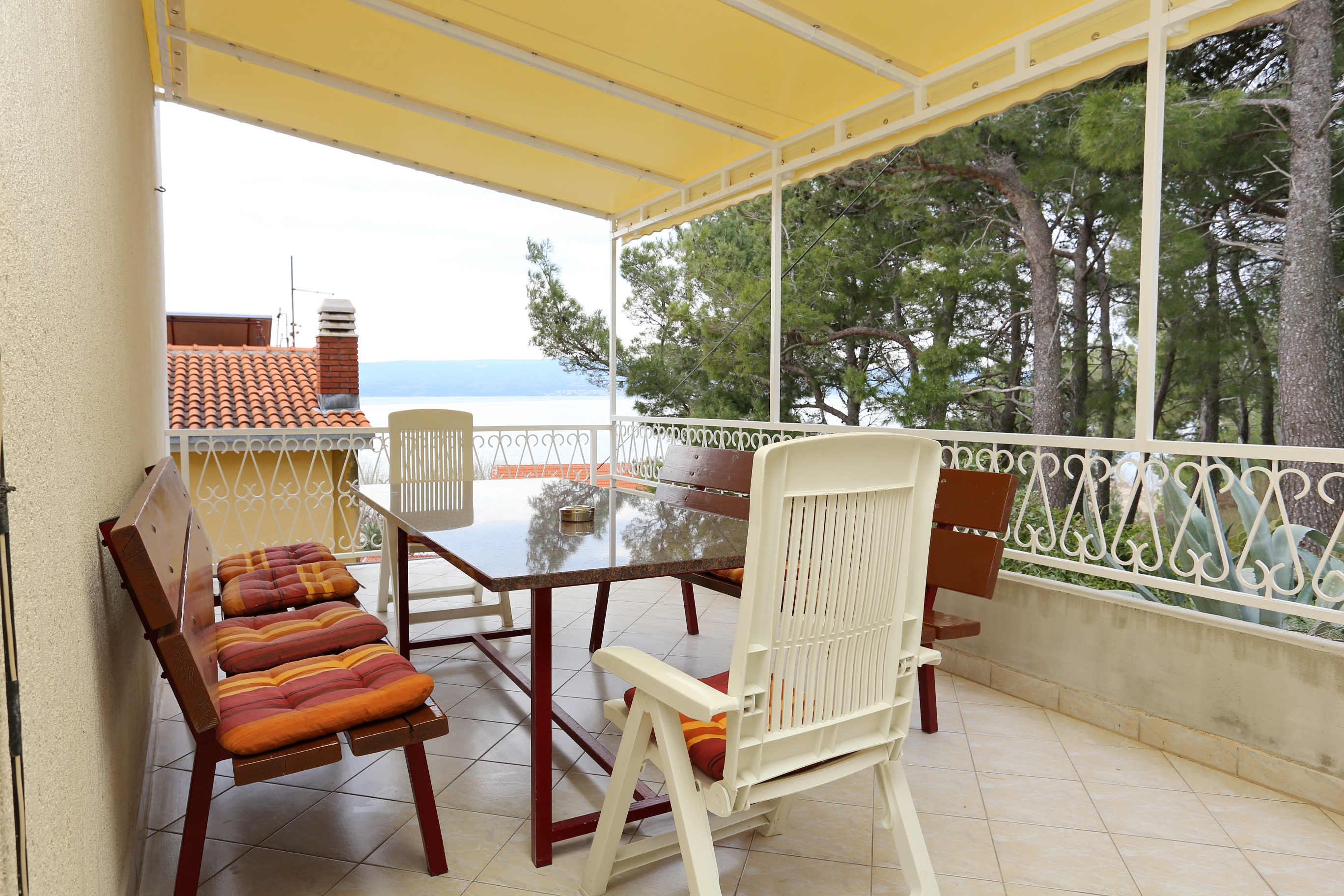 Four-bedroom apartment with terrace and sea view Duće, Omiš (A-2829-a) Four-bedroom apartment with terrace and sea view Duće, Omiš (A-2829-a)