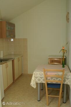 Dining room Supetar, Dining room in the studio-apartment, dopusteni kucni ljubimci i WIFI.