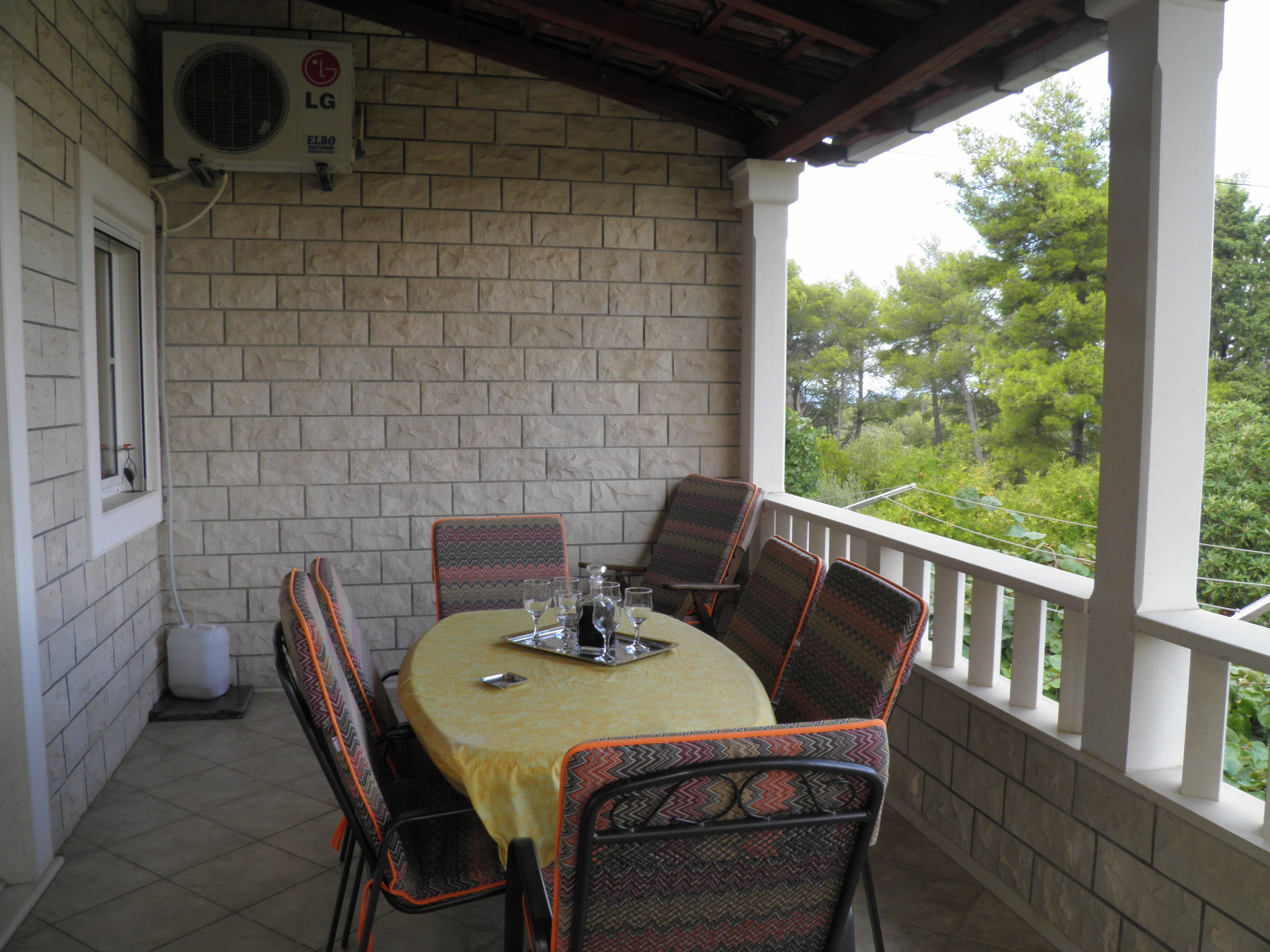 Three bedroom apartment with terrace Mirca, Brač (A-2838-a) Three bedroom apartment with terrace Mirca, Brač (A-2838-a)