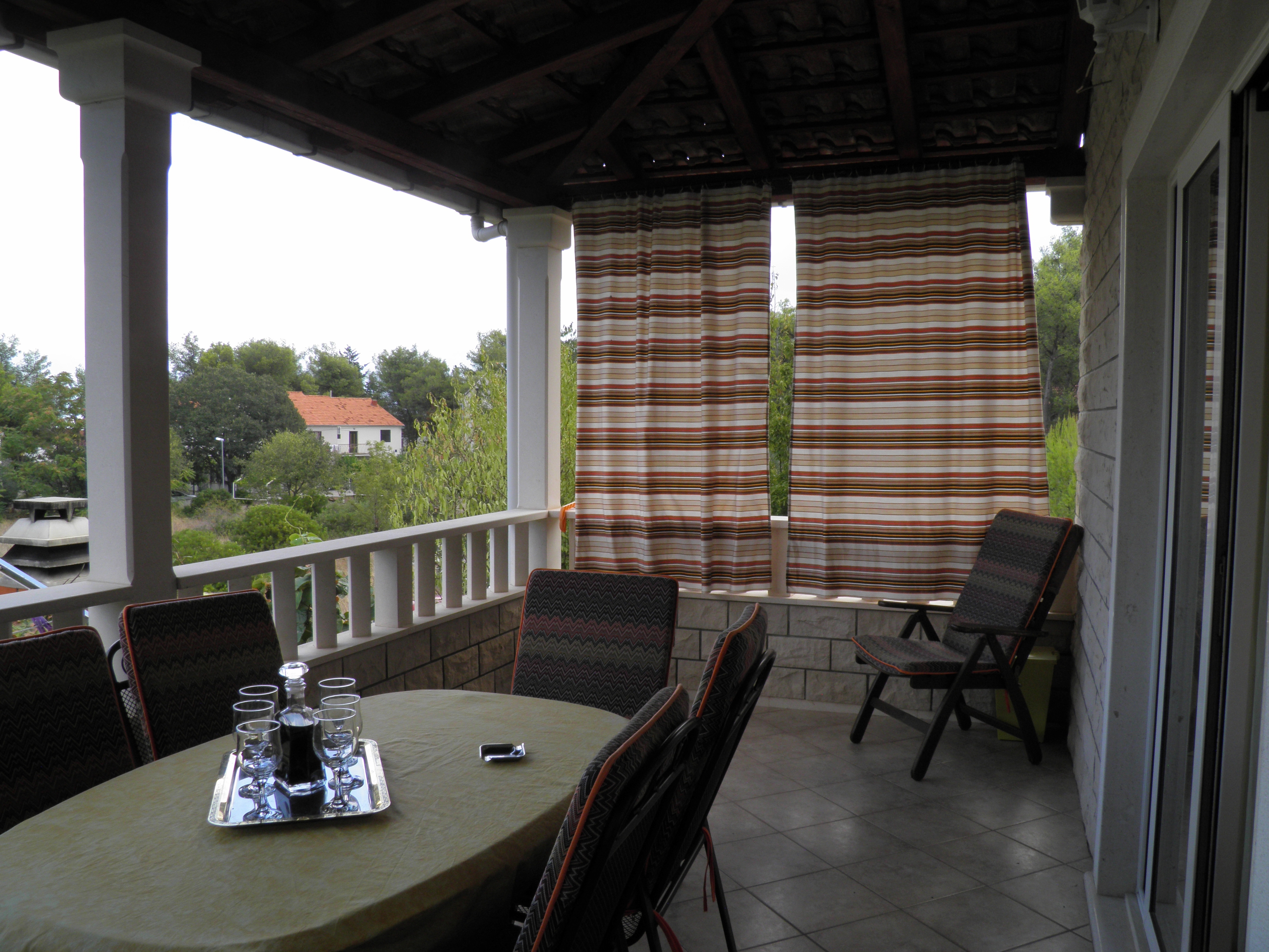 Three bedroom apartment with terrace Mirca, Brač  A-a