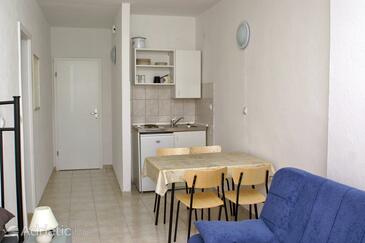 Dining room Supetar, Dining room in the studio-apartment, WIFI.