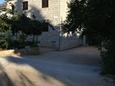 Parking lot Mirca, Brač, Parking lot 2841 - Apartments with pebble beach.