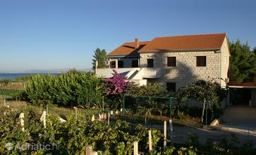 Property Mirca, Brač, Property 2841 - Apartments with pebble beach.