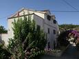 Sutivan, Brač, Object 2842 - Appartementen with pebble beach.