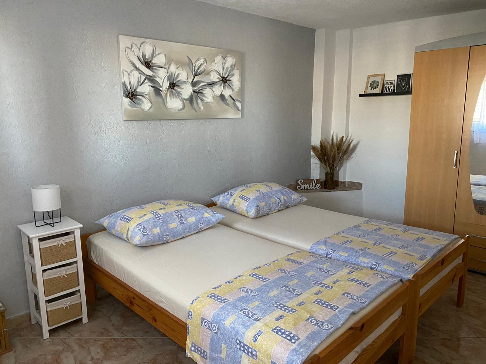 Jednosobni apartman s terasom i pogledom na more Sutivan, Brač  A-a