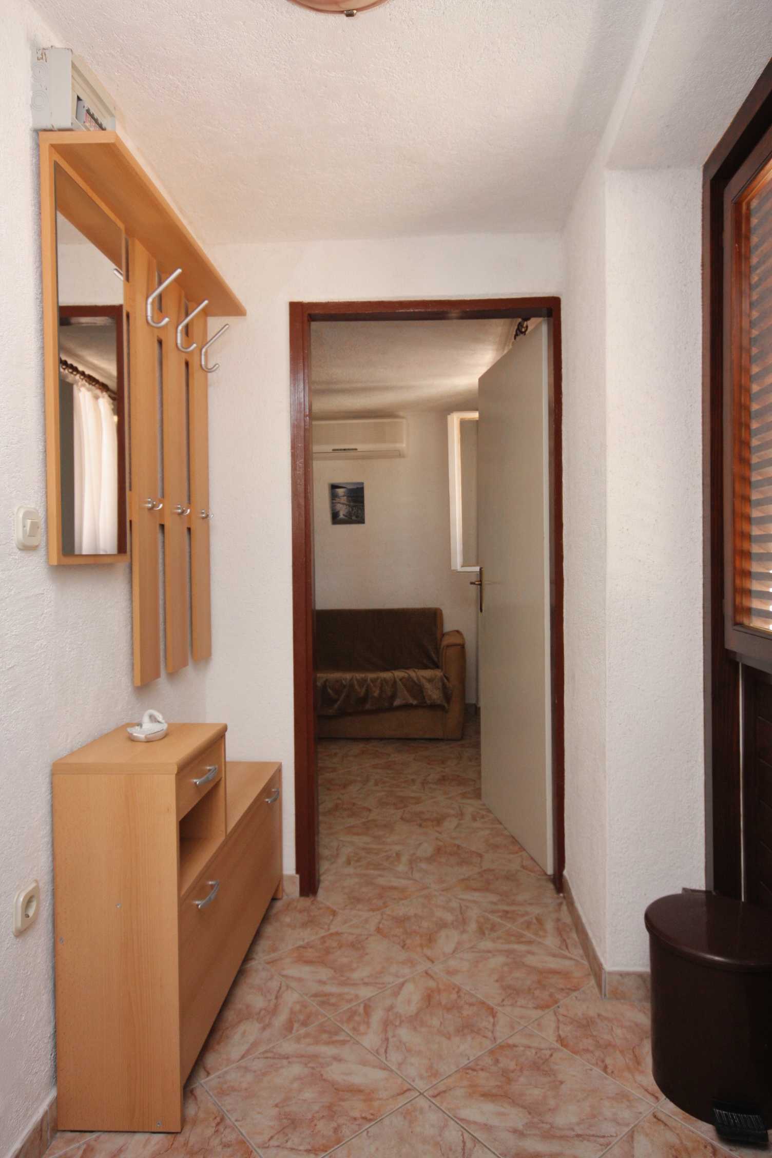 Jednosobni apartman s terasom i pogledom na more Sutivan, Brač  A-a