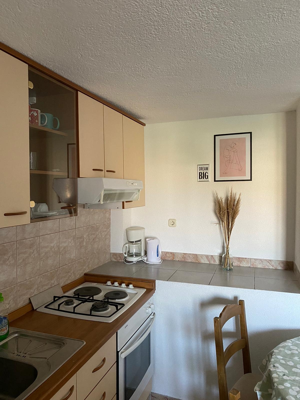 Jednosobni apartman s terasom i pogledom na more Sutivan, Brač  A-a