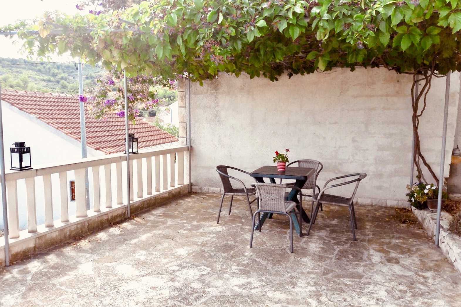 Jednosobni apartman s terasom i pogledom na more Sutivan, Brač  A-a