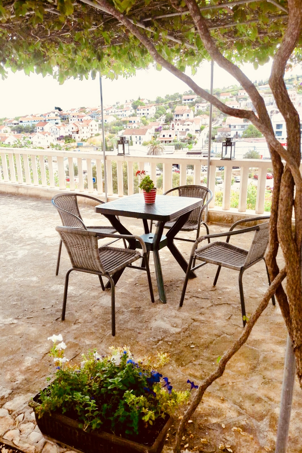 Jednosobni apartman s terasom i pogledom na more Sutivan, Brač  A-a