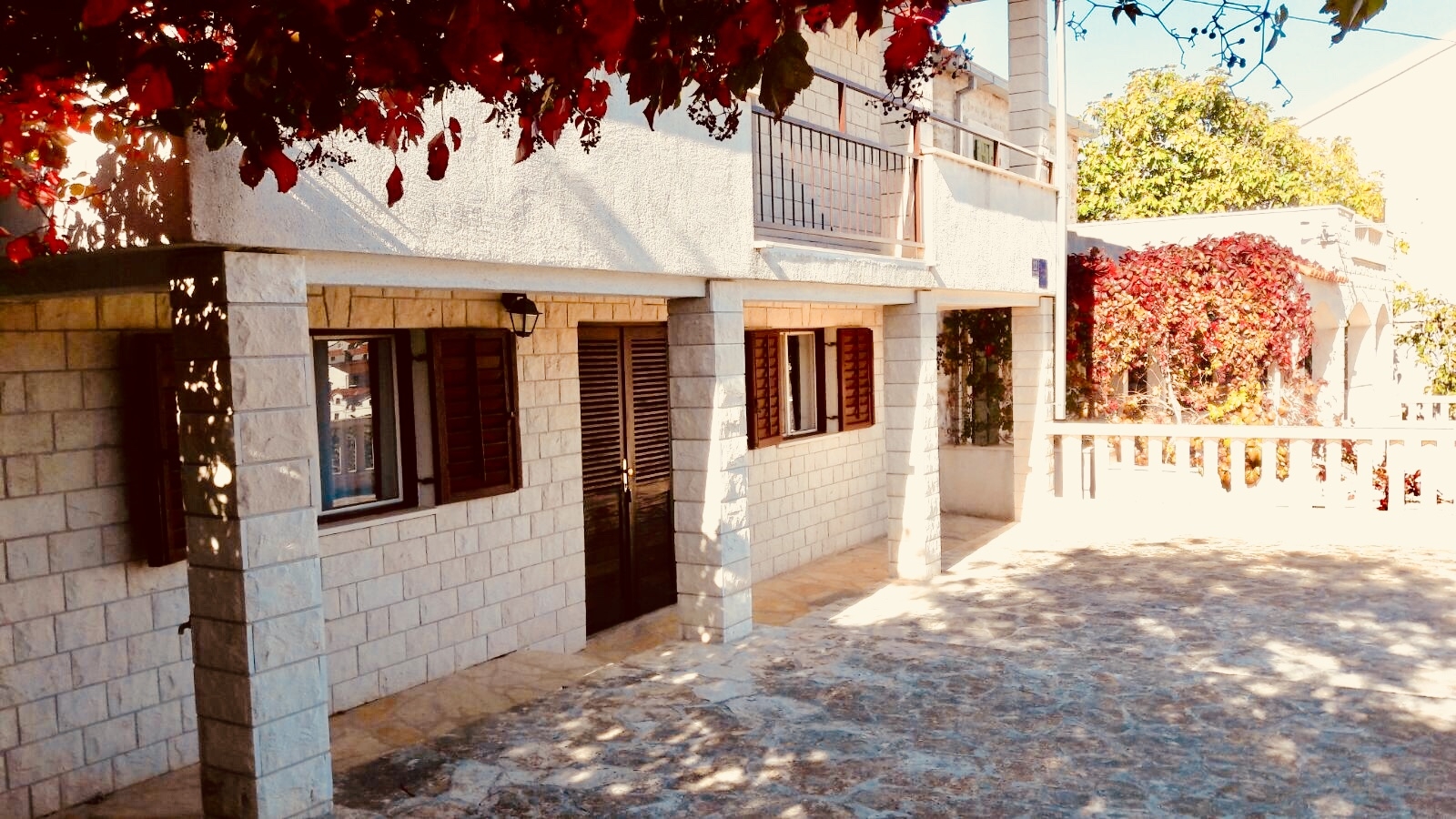 Jednosobni apartman s terasom i pogledom na more Sutivan, Brač  A-a