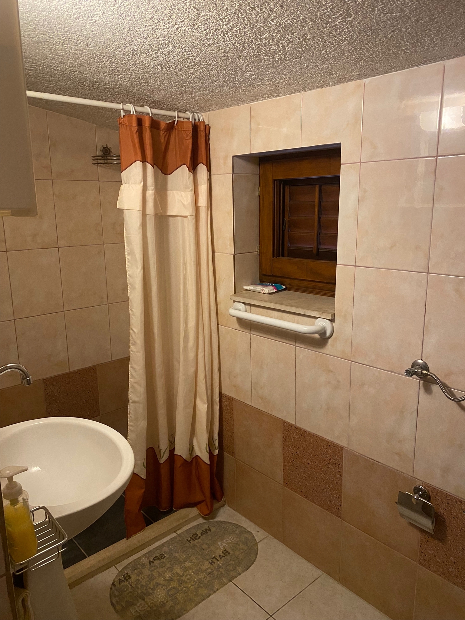 Dvosobni apartman s terasom i pogledom na more Sutivan, Brač  A-b