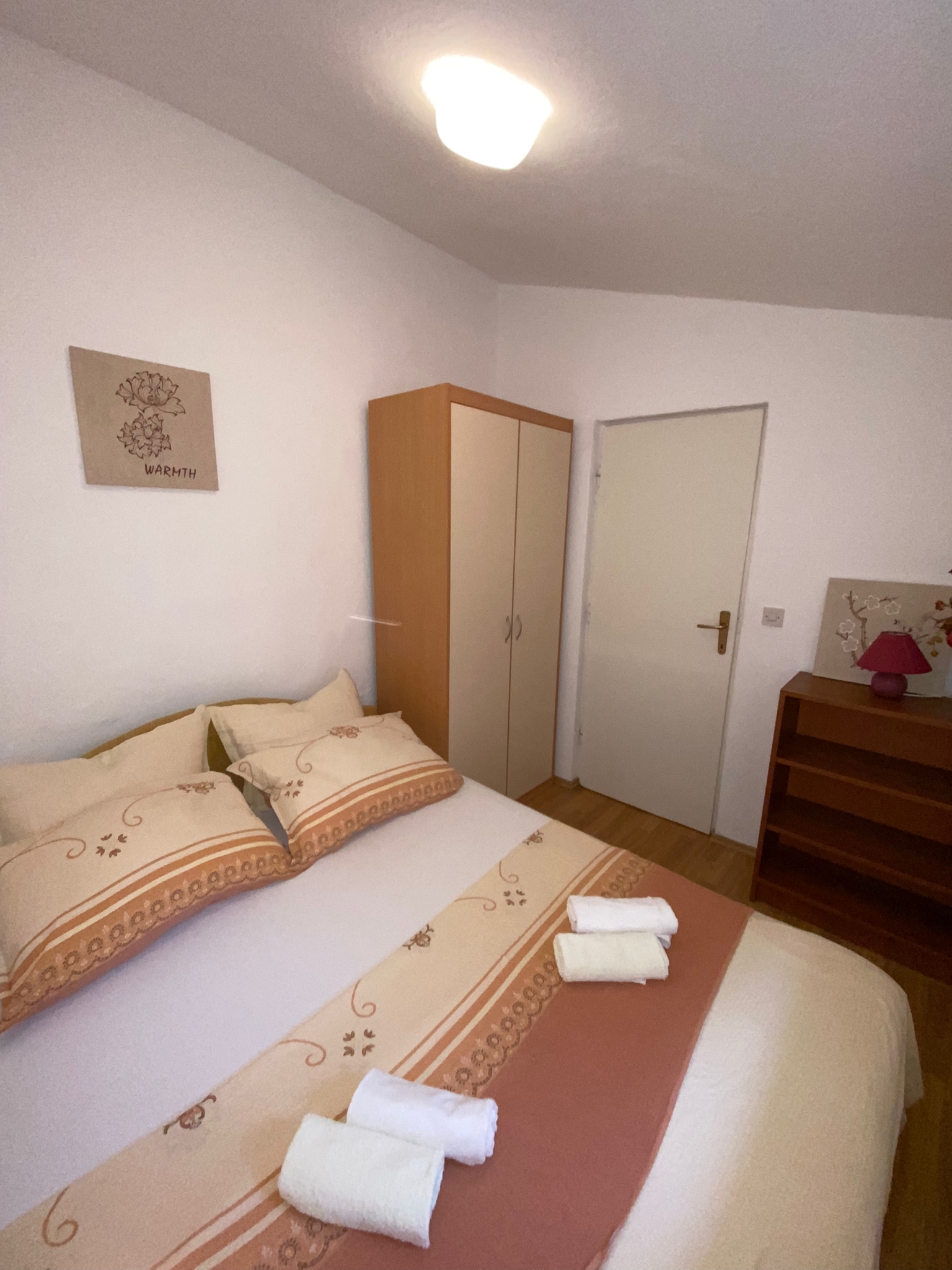 Dvosobni apartman s terasom i pogledom na more Sutivan, Brač  A-b